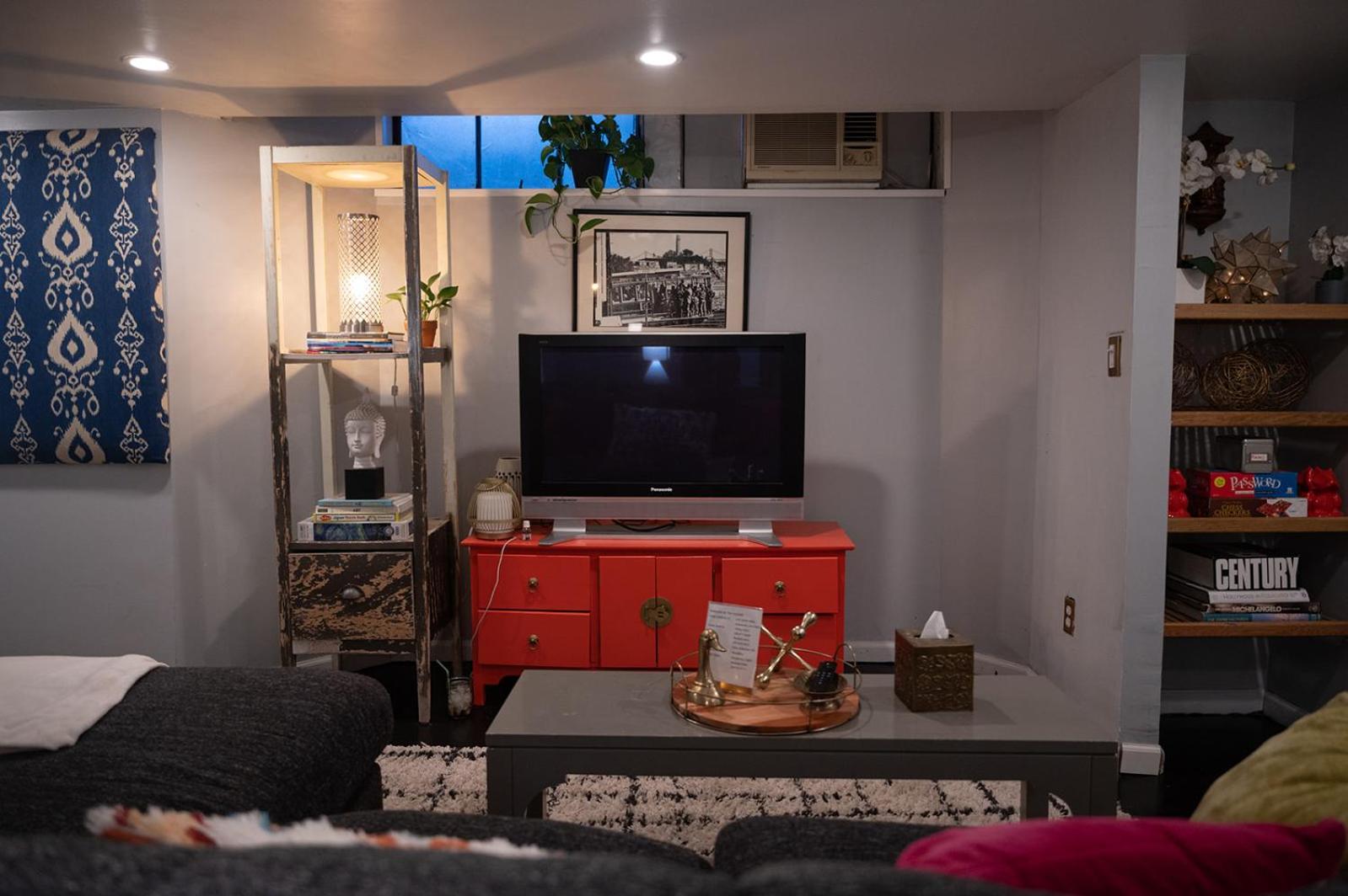 The IvyWild - Apartment in Tudor Historic Home view 4