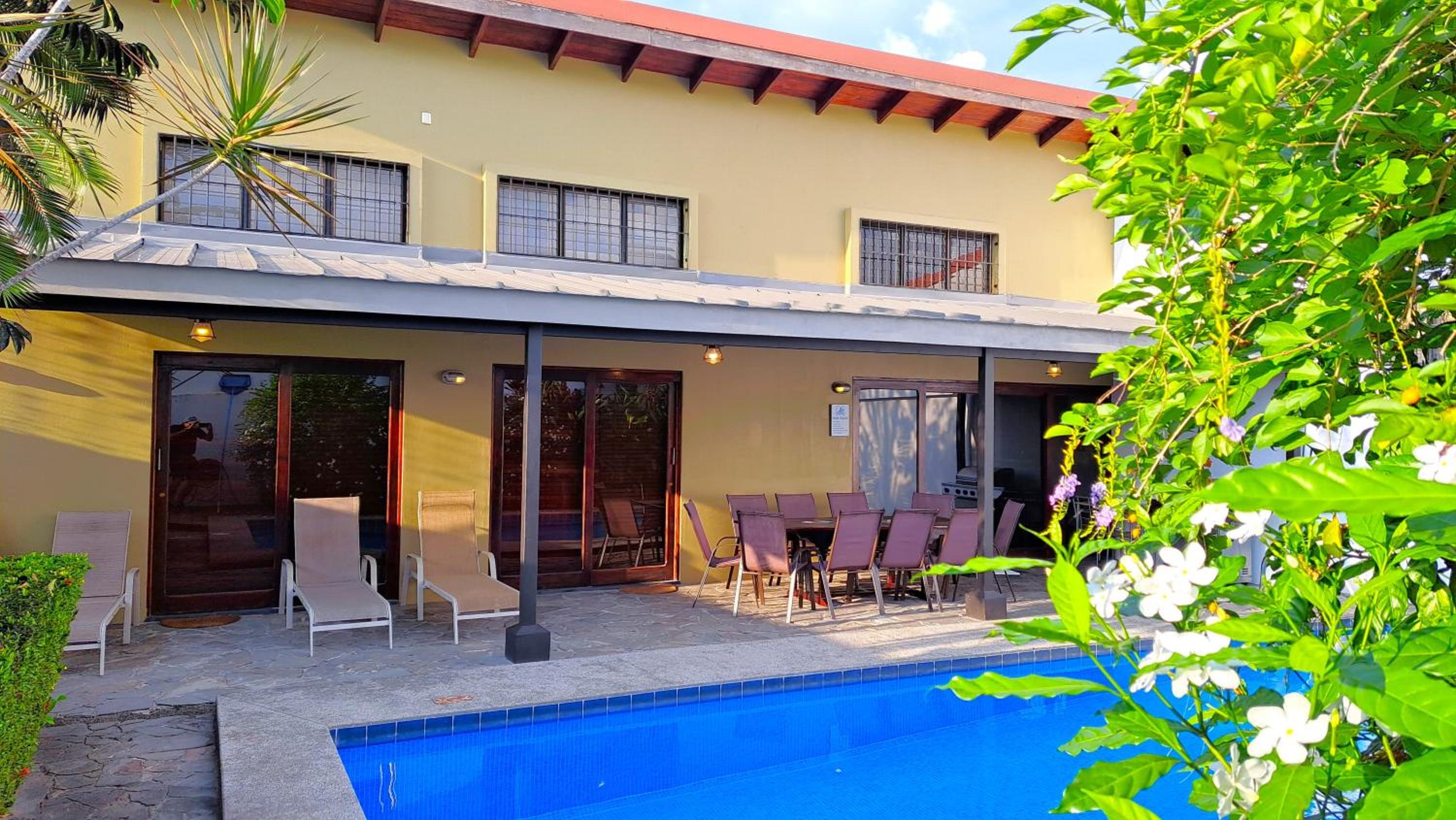 Casa Gris with private pool near the beach in Jaco