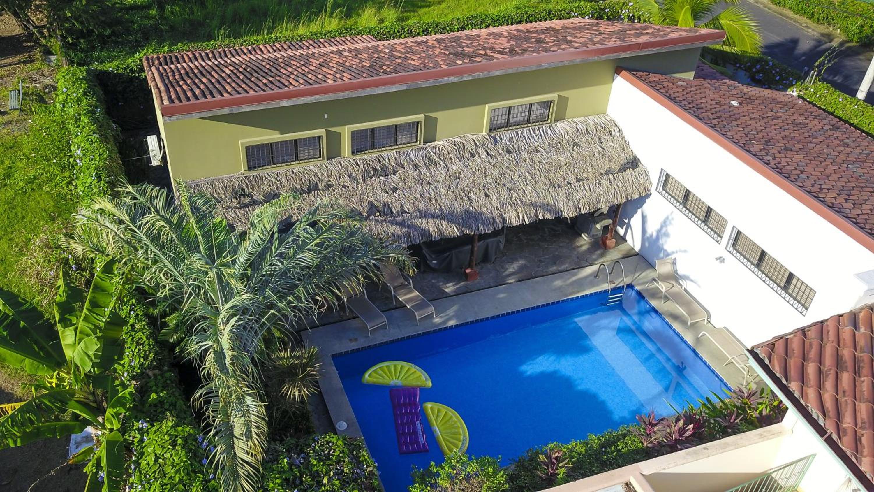 Casa Gris with private pool near the beach in Jaco