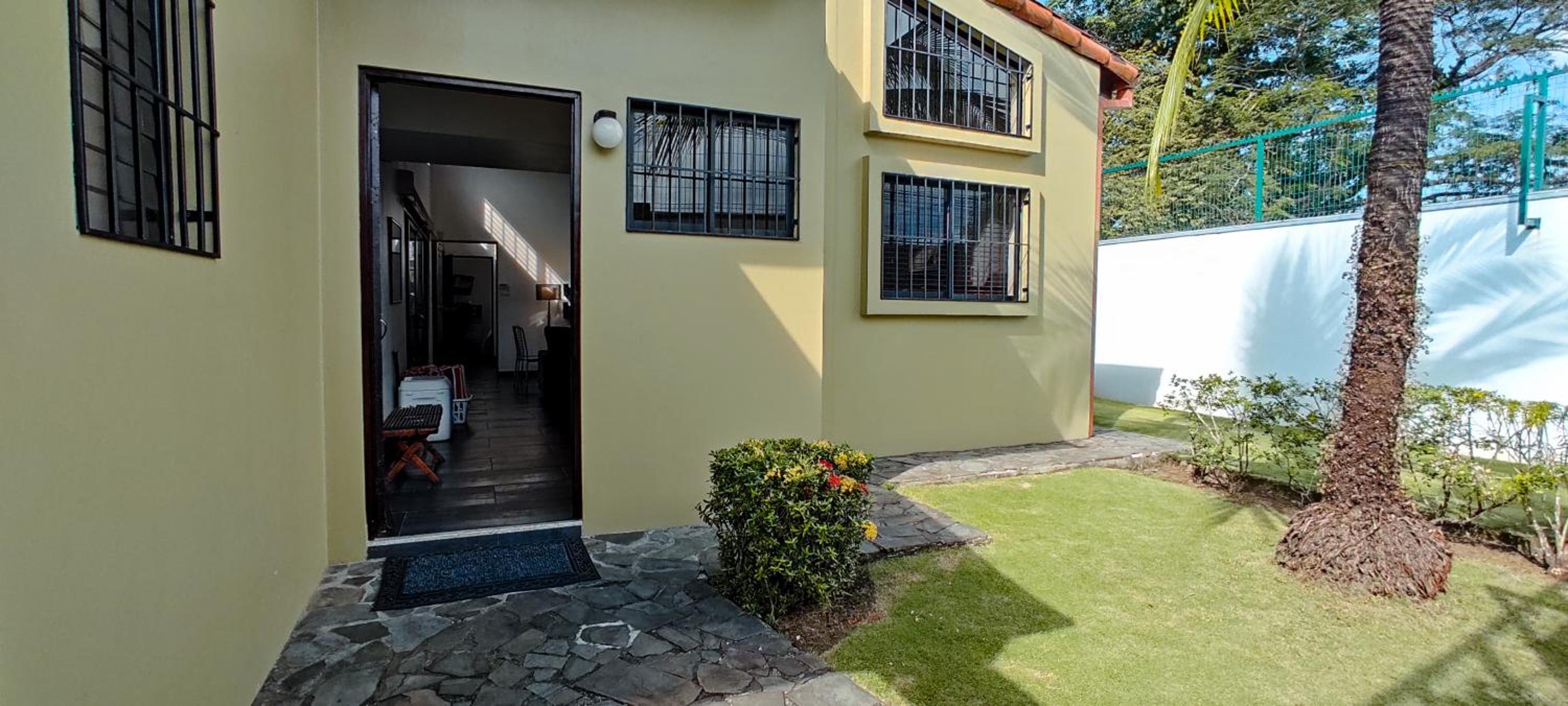 Casa Gris with private pool near the beach in Jaco