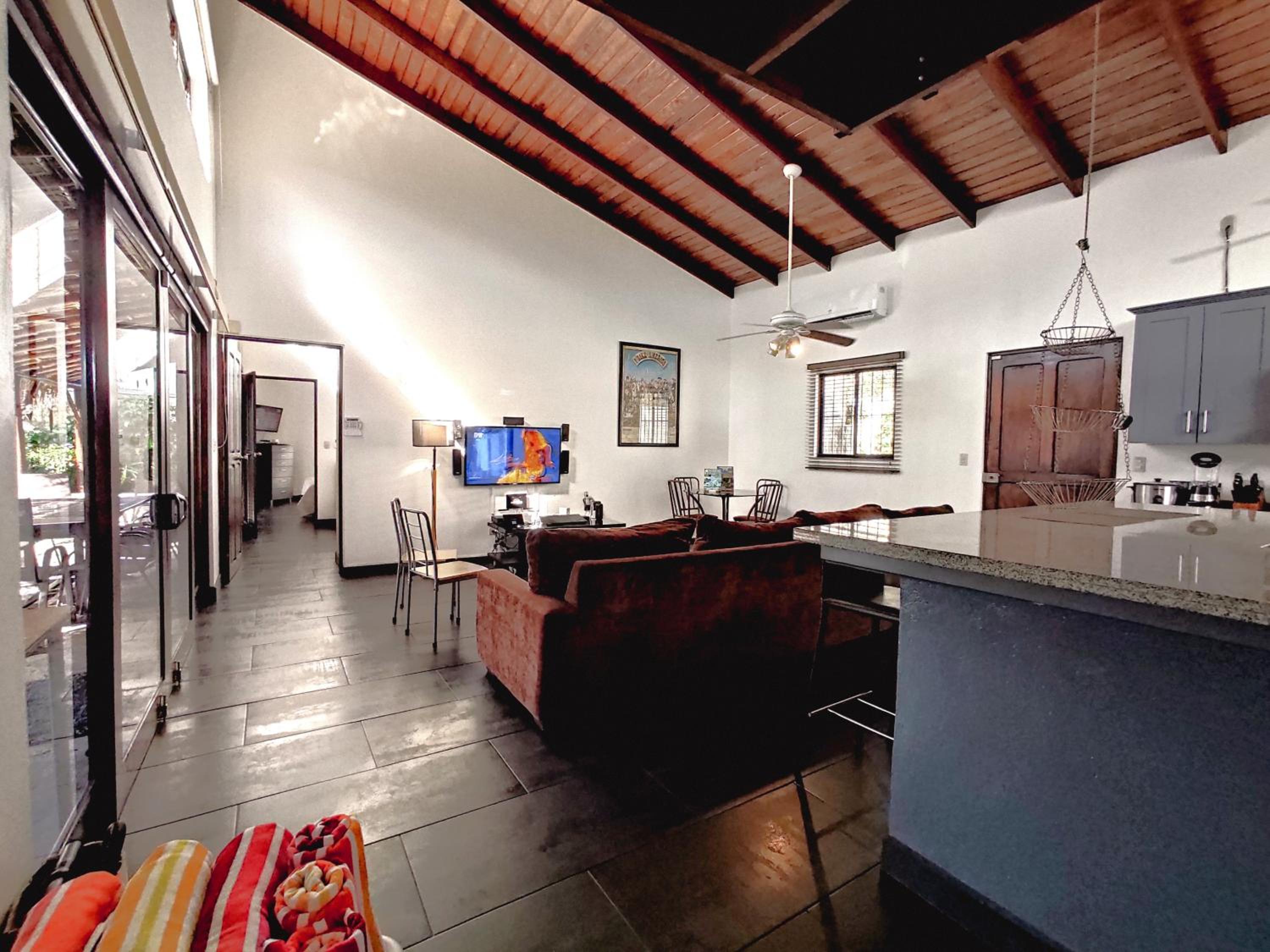 Casa Gris with private pool near the beach in Jaco