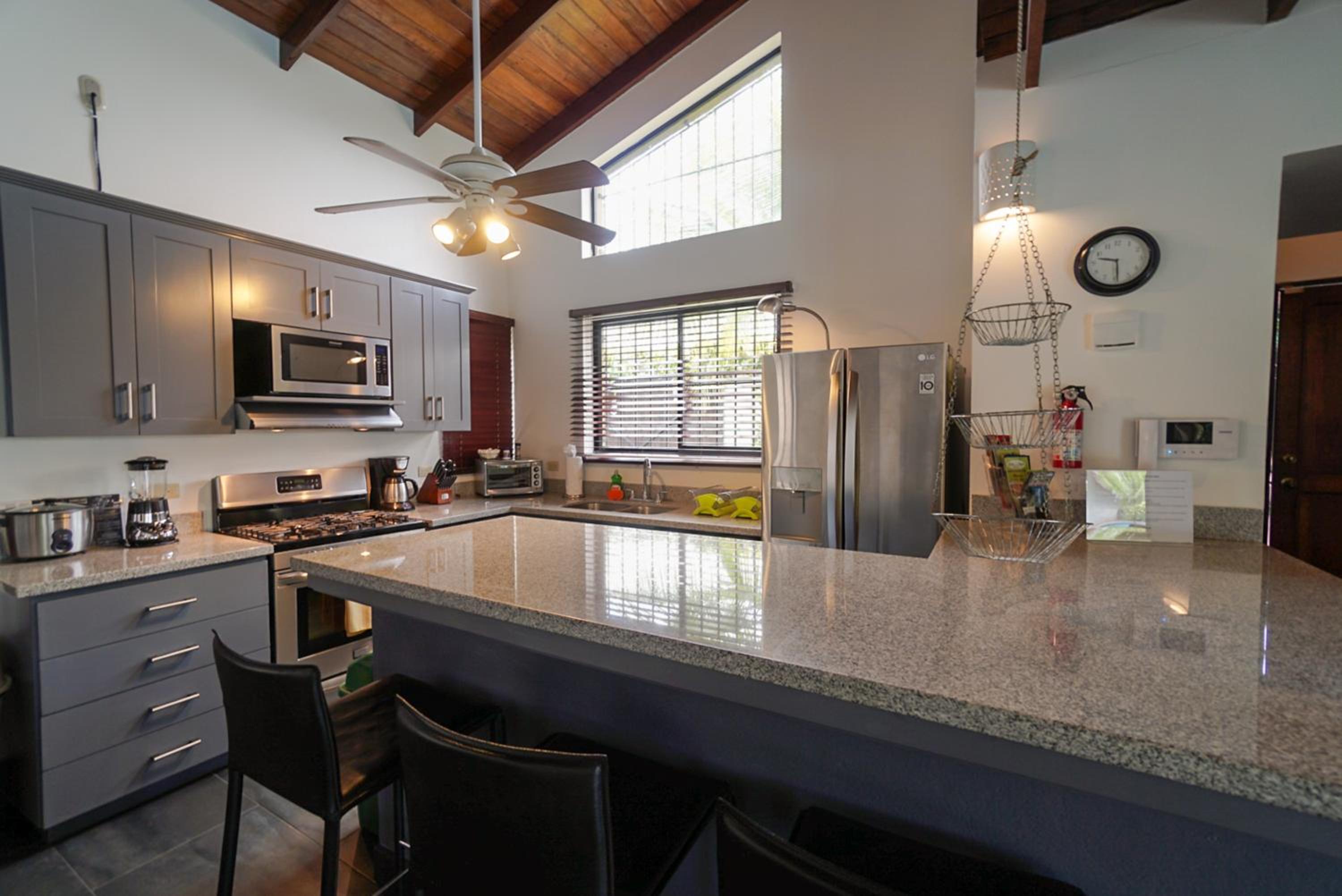 Casa Gris with private pool near the beach in Jaco