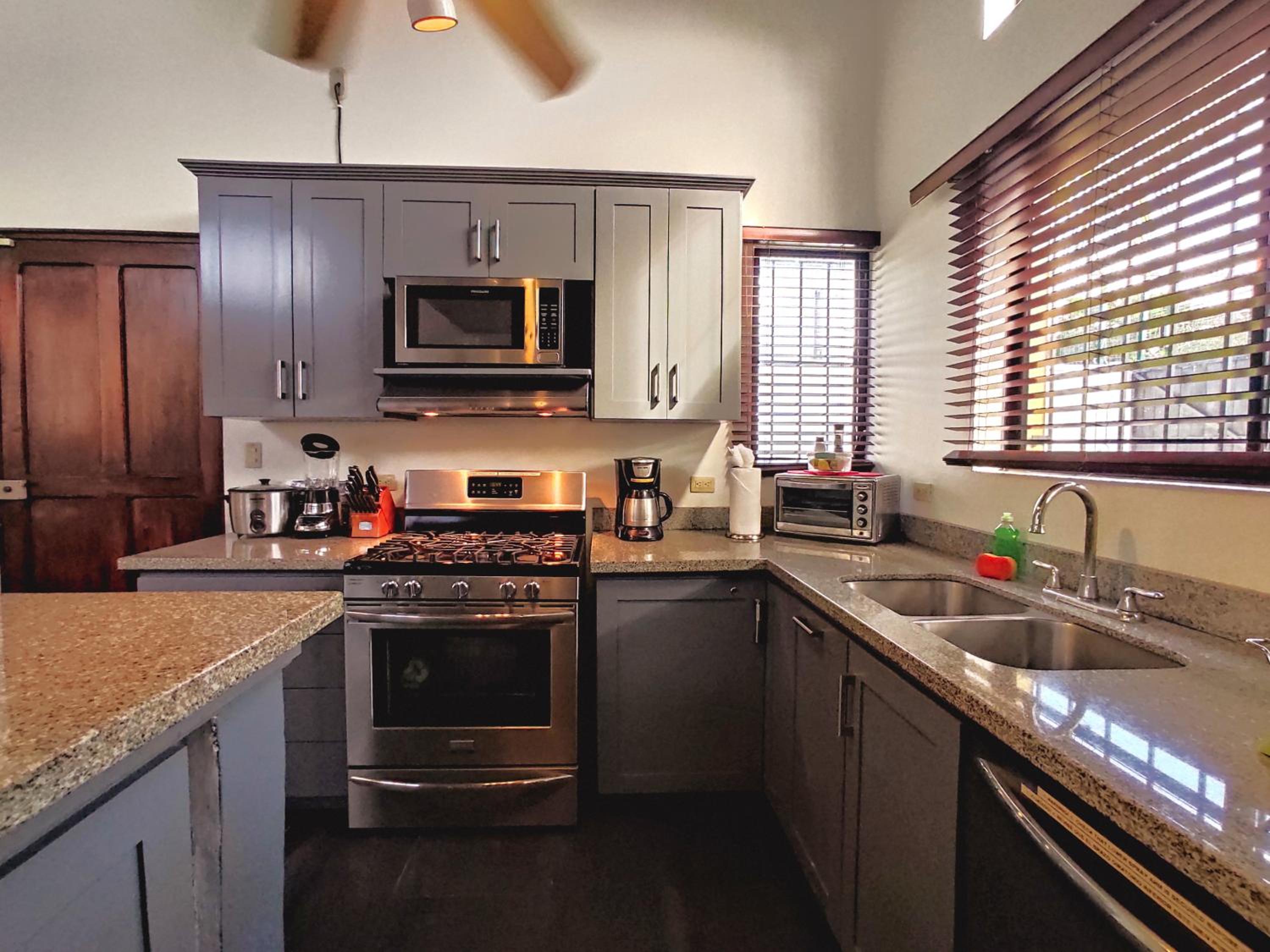 Casa Gris with private pool near the beach in Jaco