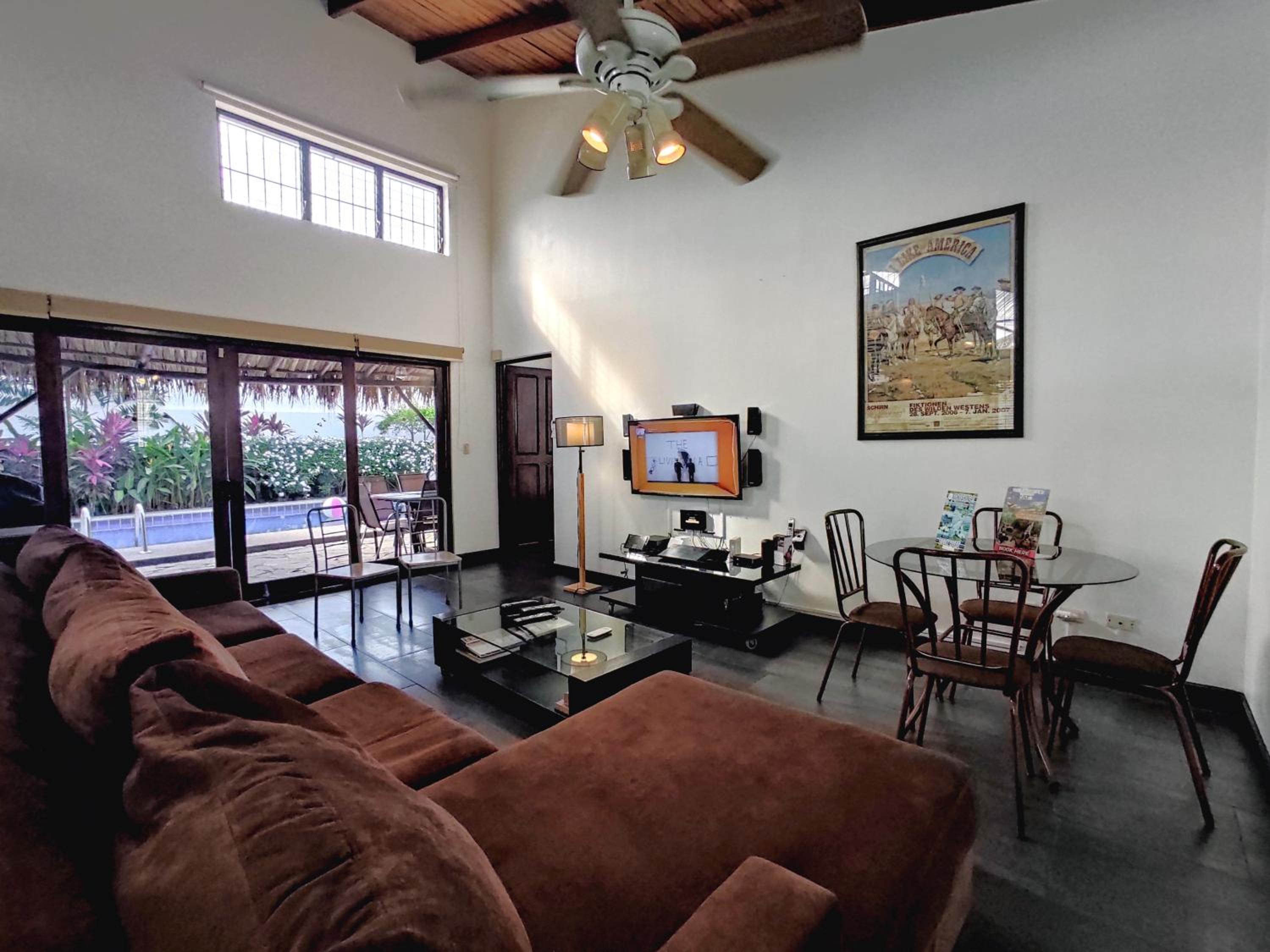 Casa Gris with private pool near the beach in Jaco