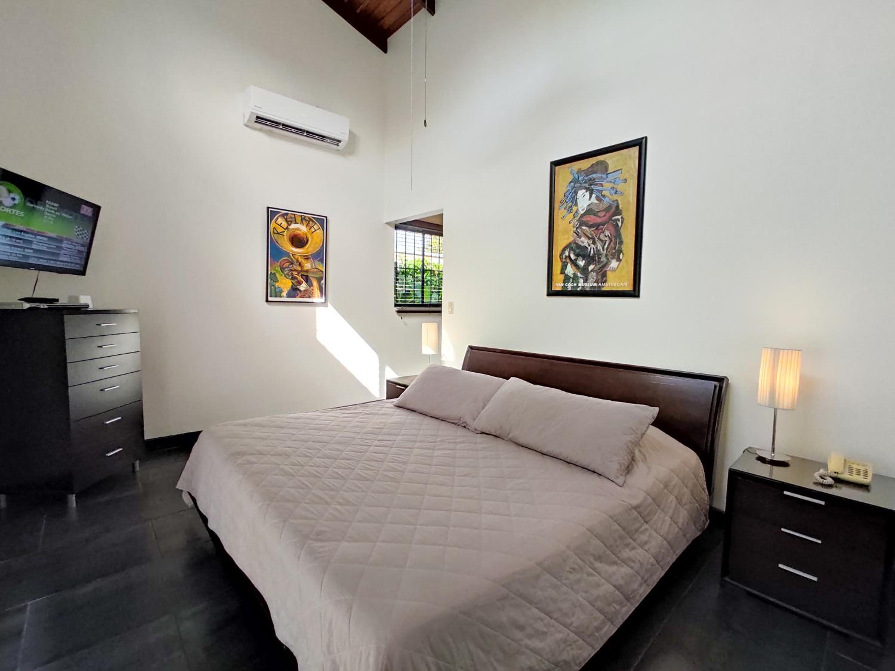 Casa Gris with private pool near the beach in Jaco