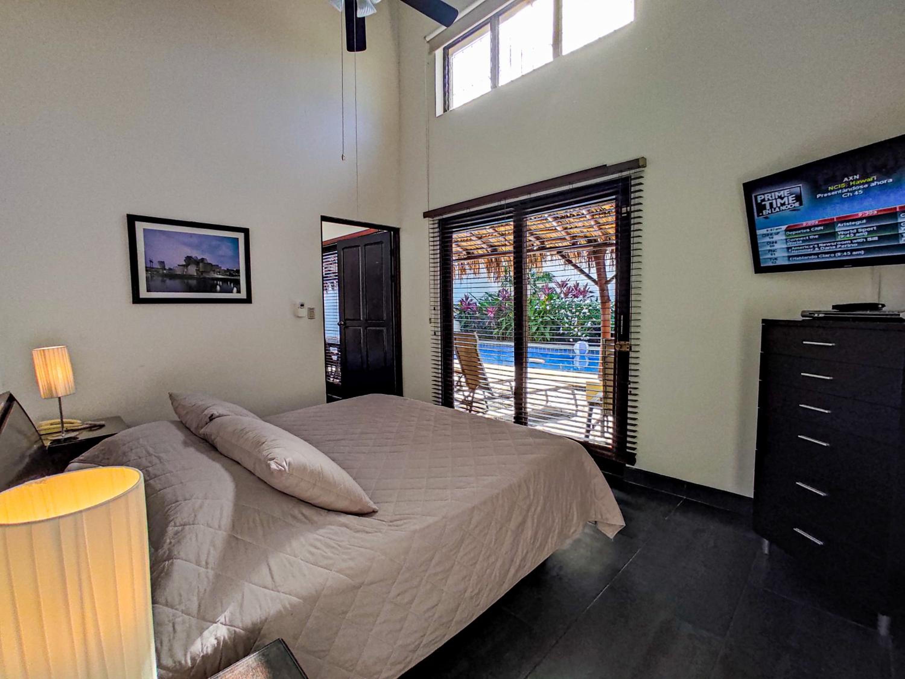 Casa Gris with private pool near the beach in Jaco