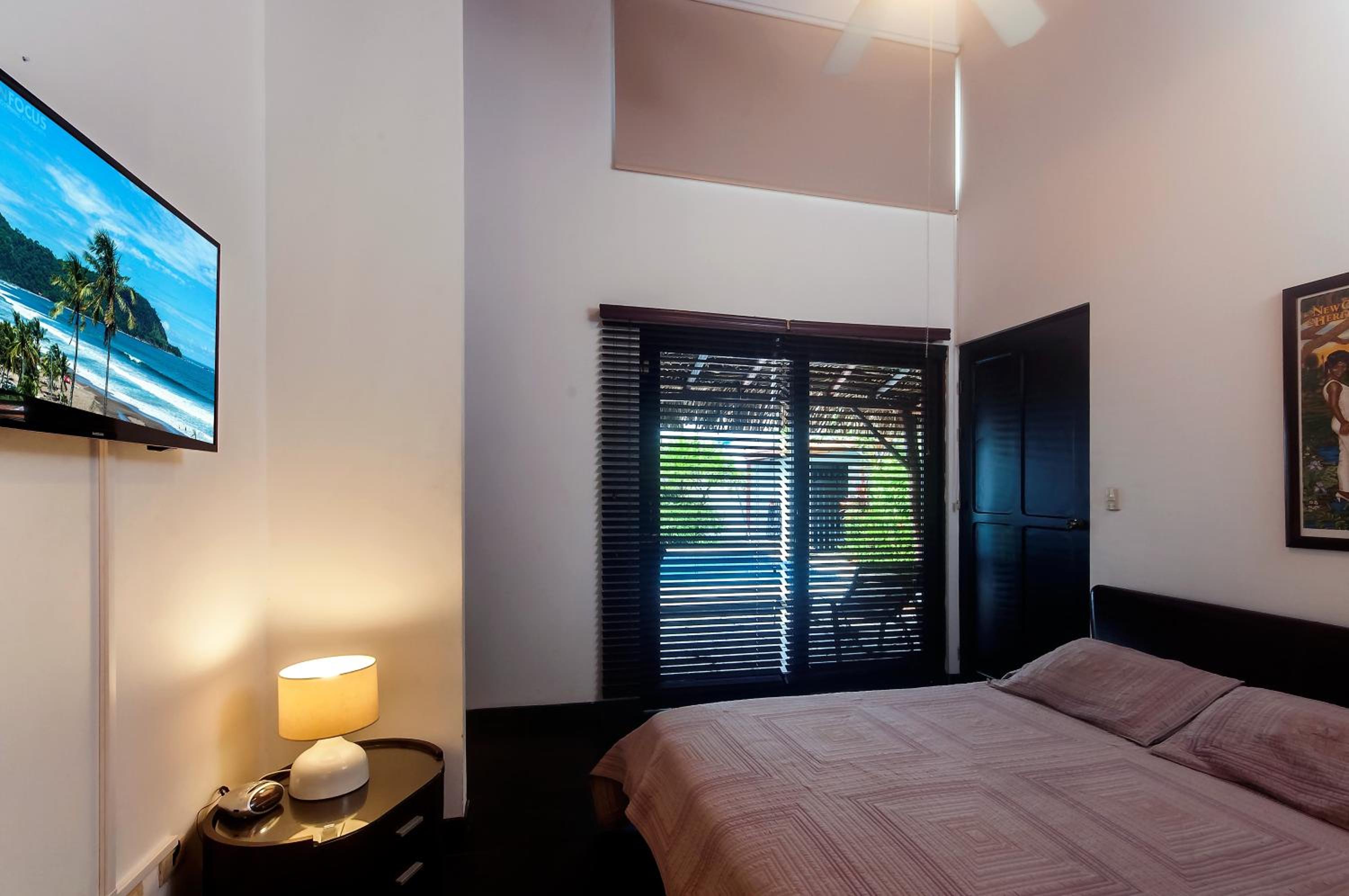 Casa Gris with private pool near the beach in Jaco