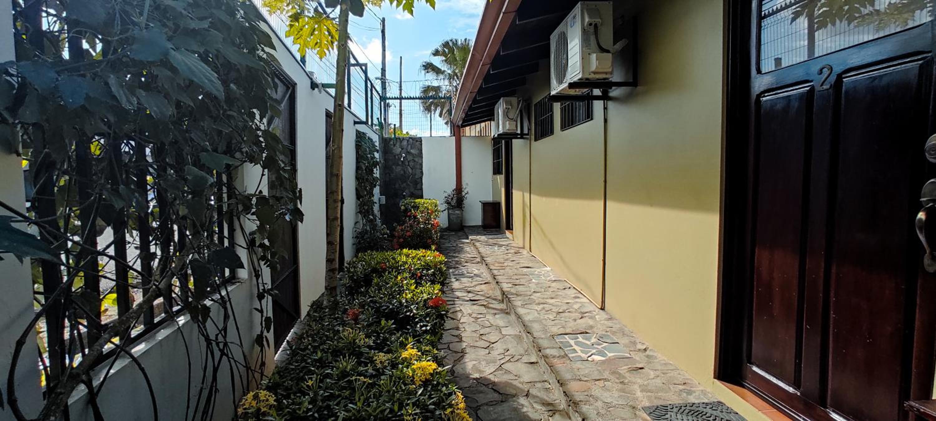 Casa Gris with private pool near the beach in Jaco