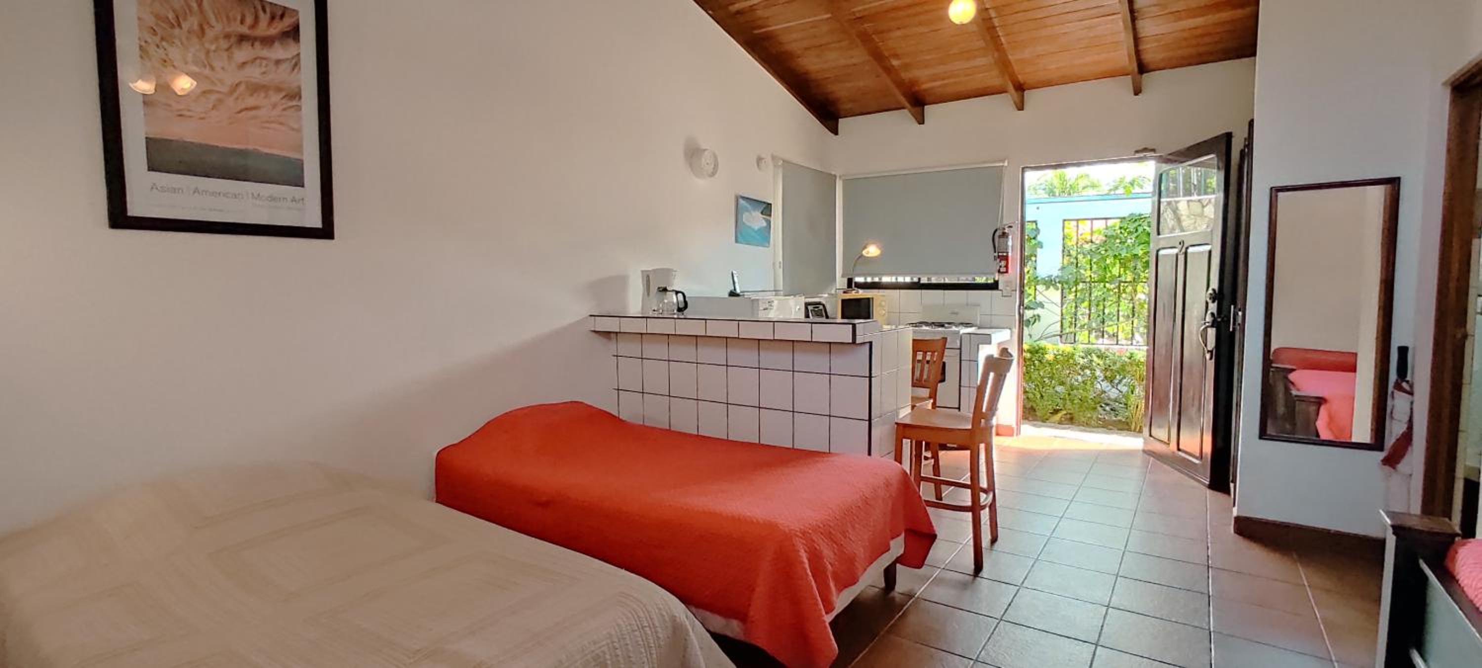Casa Gris with private pool near the beach in Jaco