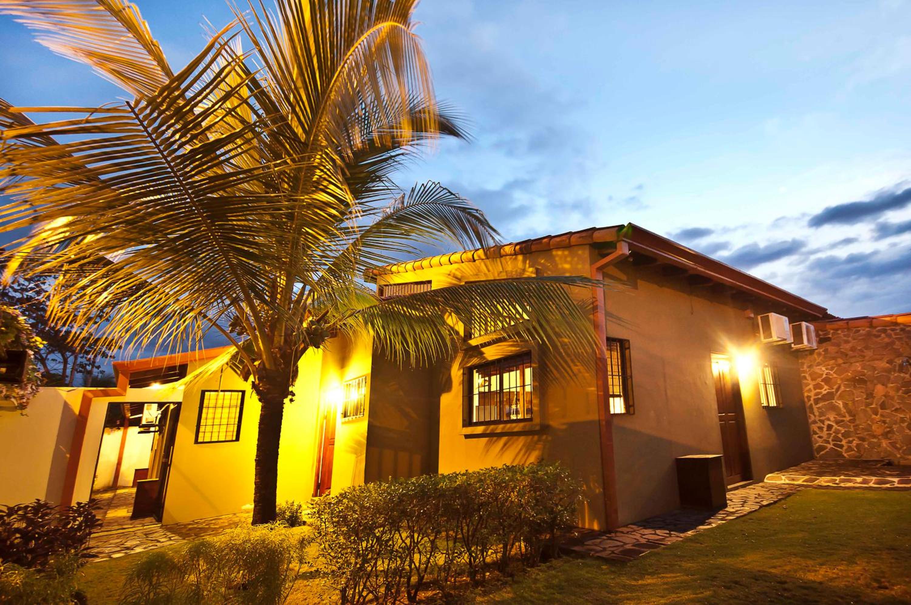 Casa Gris with private pool near the beach in Jaco