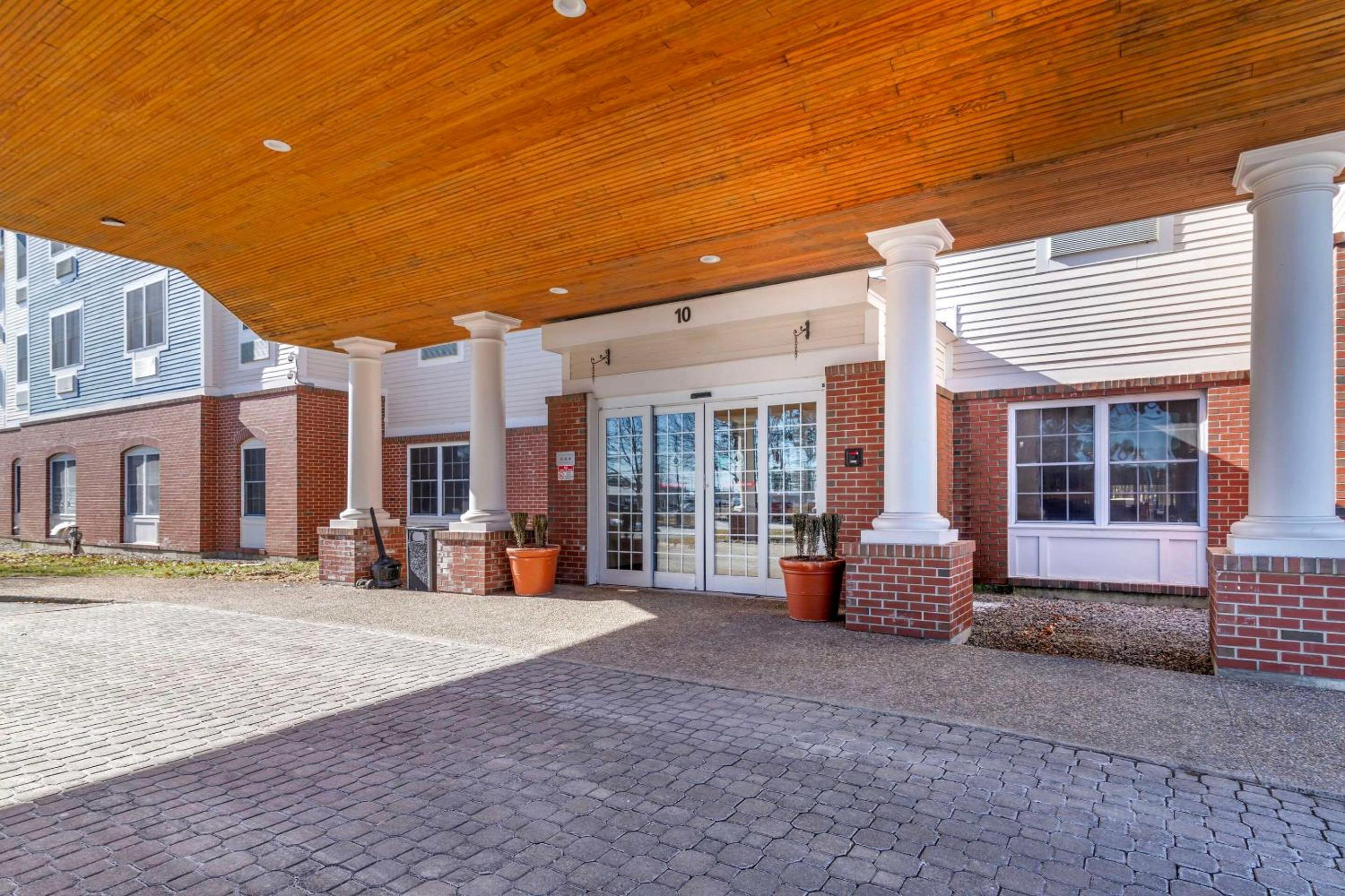 Dover Vacations - Comfort Inn Suites Dover-Portsmouth - Property Image 32