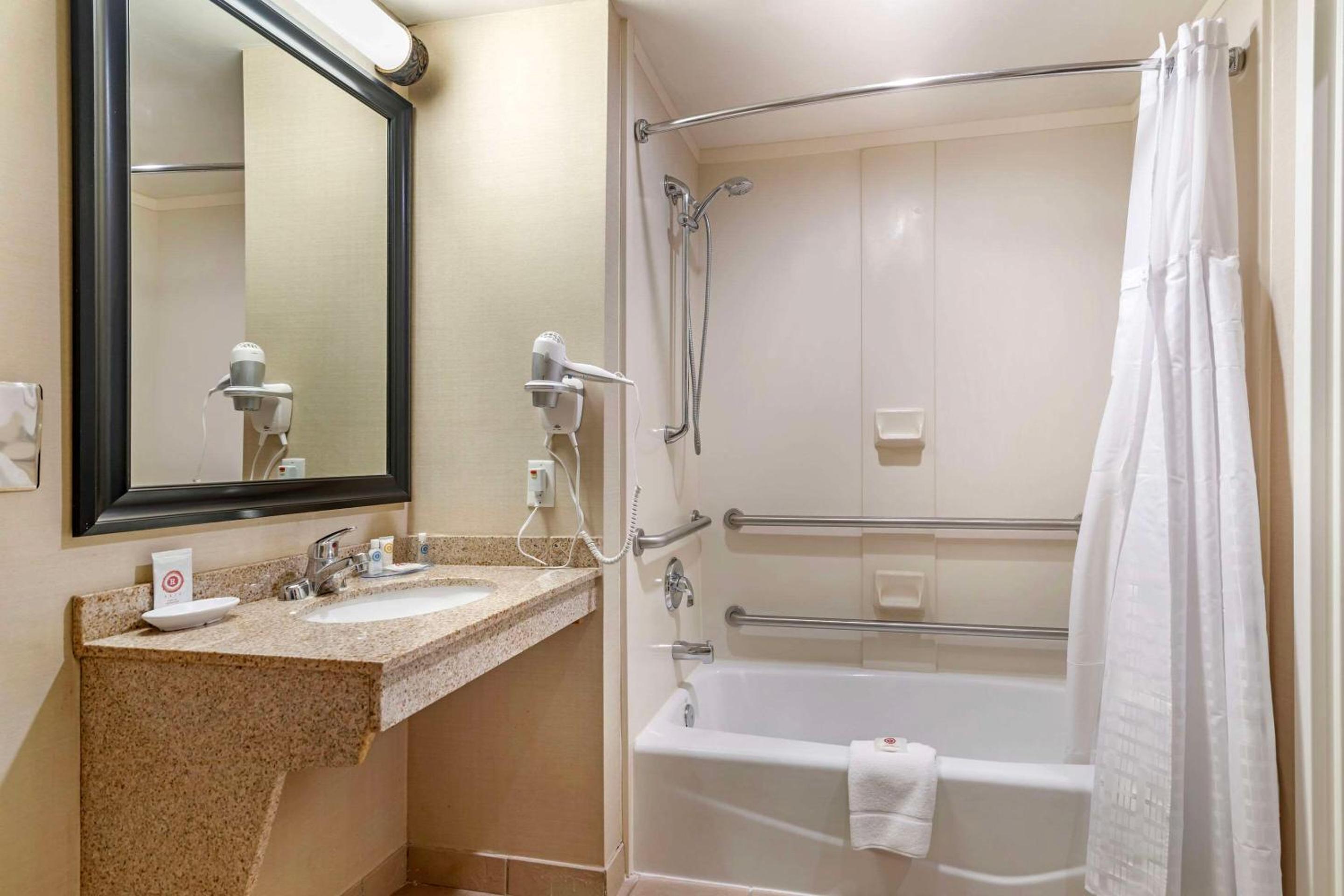 Dover Vacations - Comfort Inn Suites Dover-Portsmouth - Property Image 39