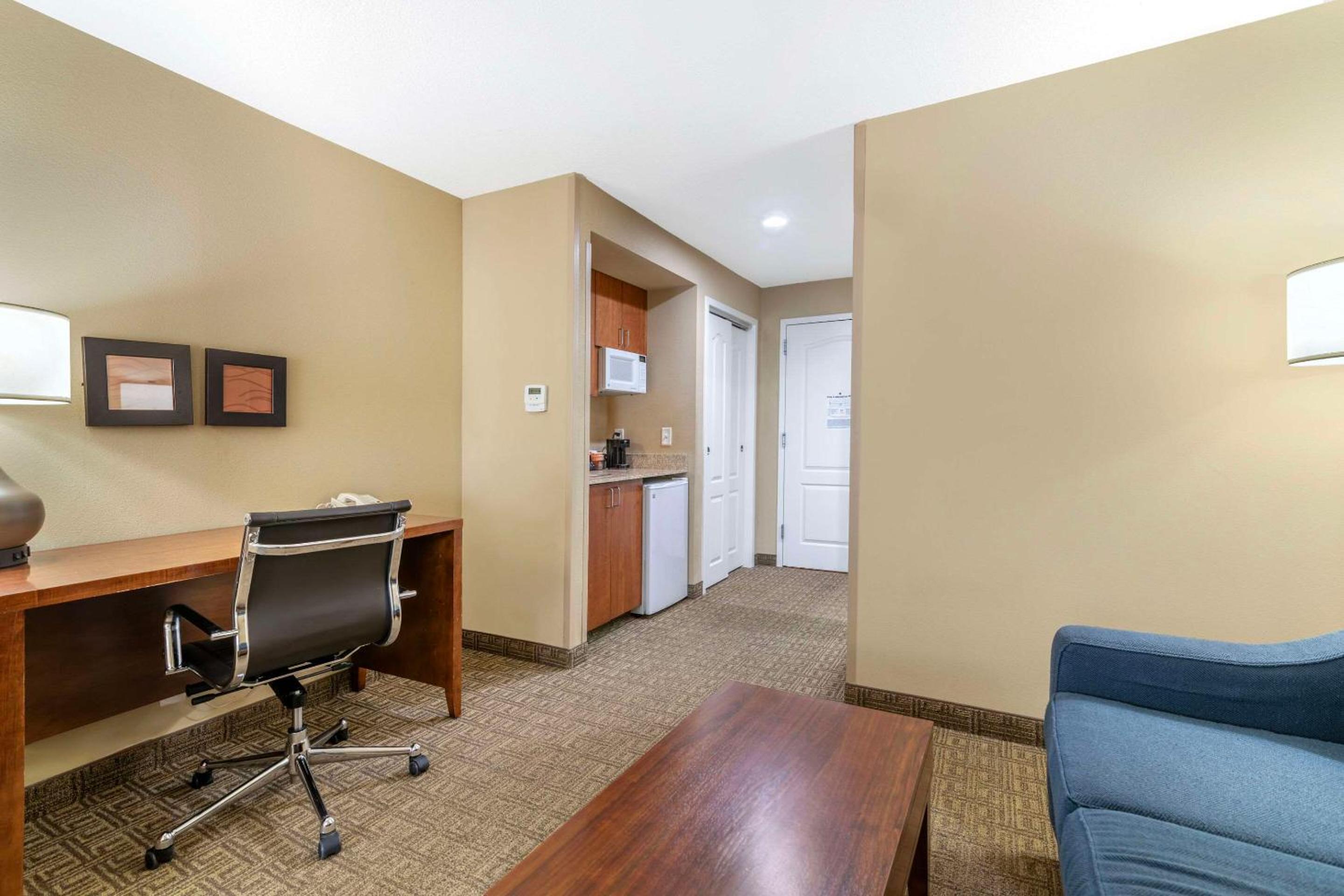 Dover Vacations - Comfort Inn Suites Dover-Portsmouth - Property Image 5
