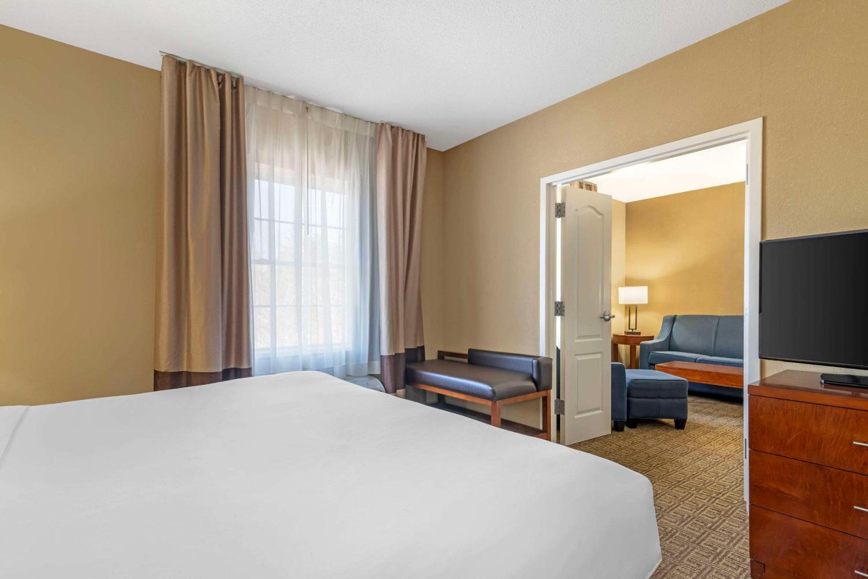 Dover Vacations - Comfort Inn Suites Dover-Portsmouth - Property Image 10