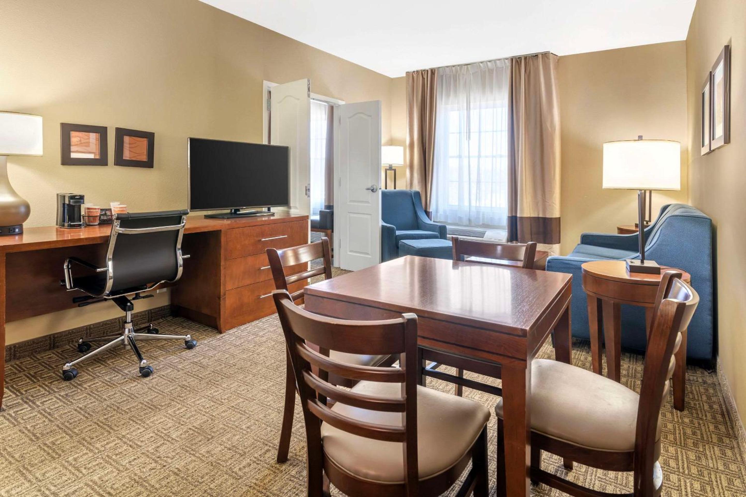 Dover Vacations - Comfort Inn Suites Dover-Portsmouth - Property Image 1