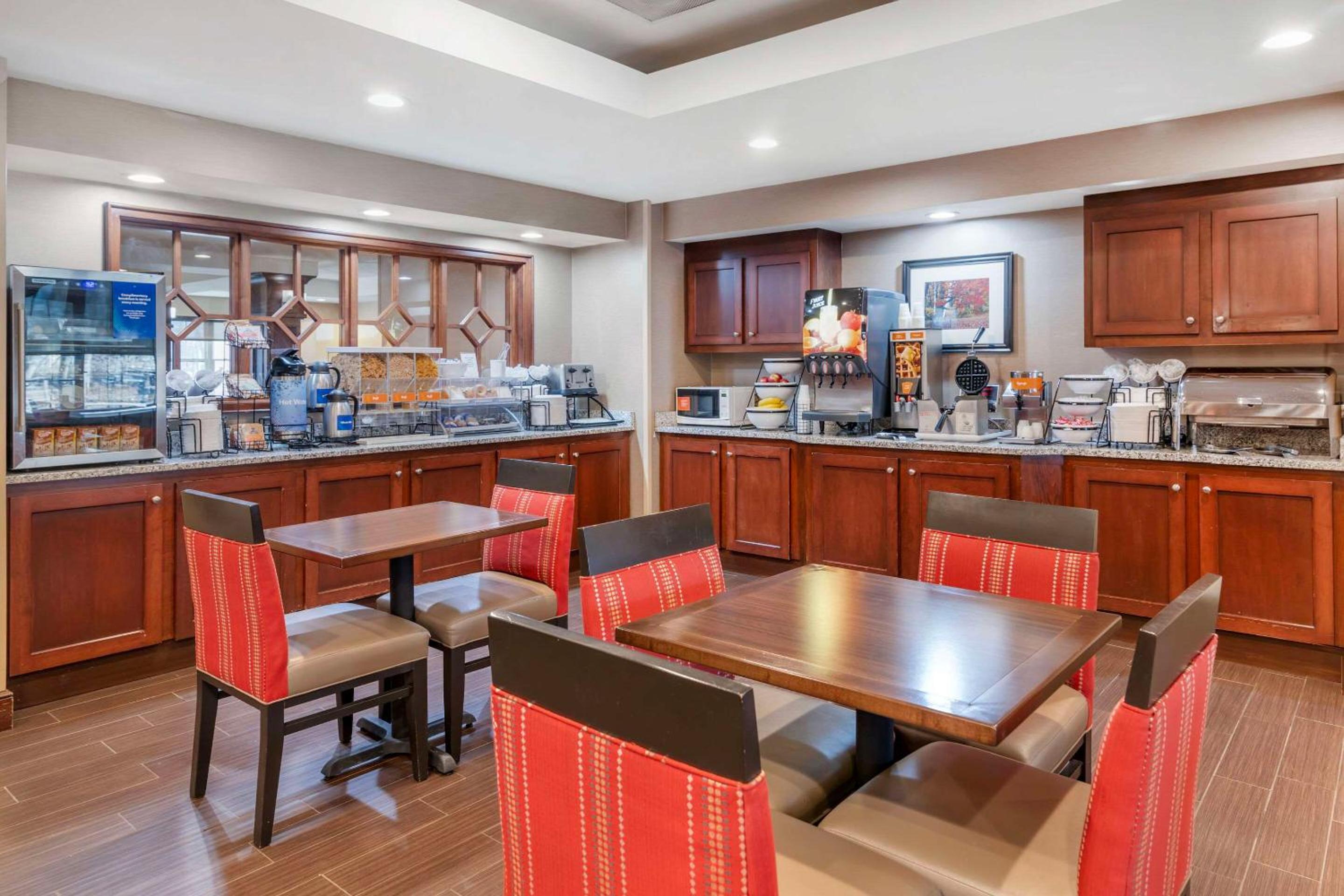 Dover Vacations - Comfort Inn Suites Dover-Portsmouth - Property Image 20
