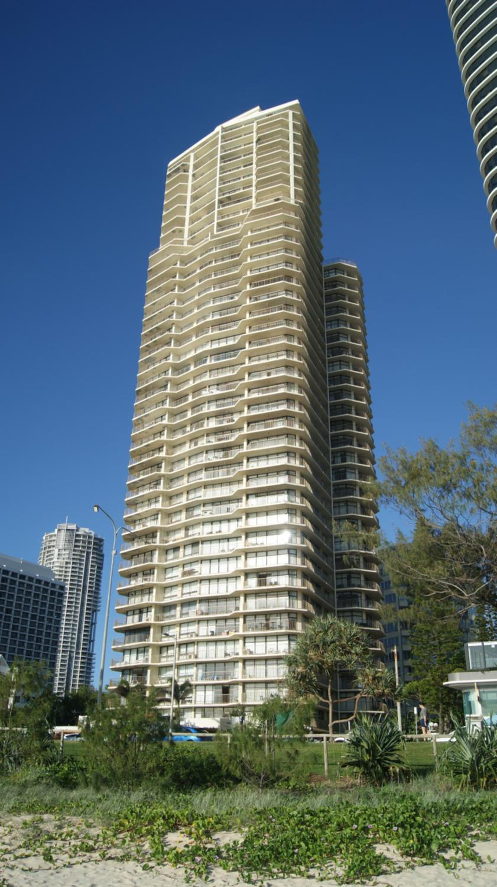 Beachfront & City View, Huge 2 Bedroom Apartment, Imperial Surf Resort