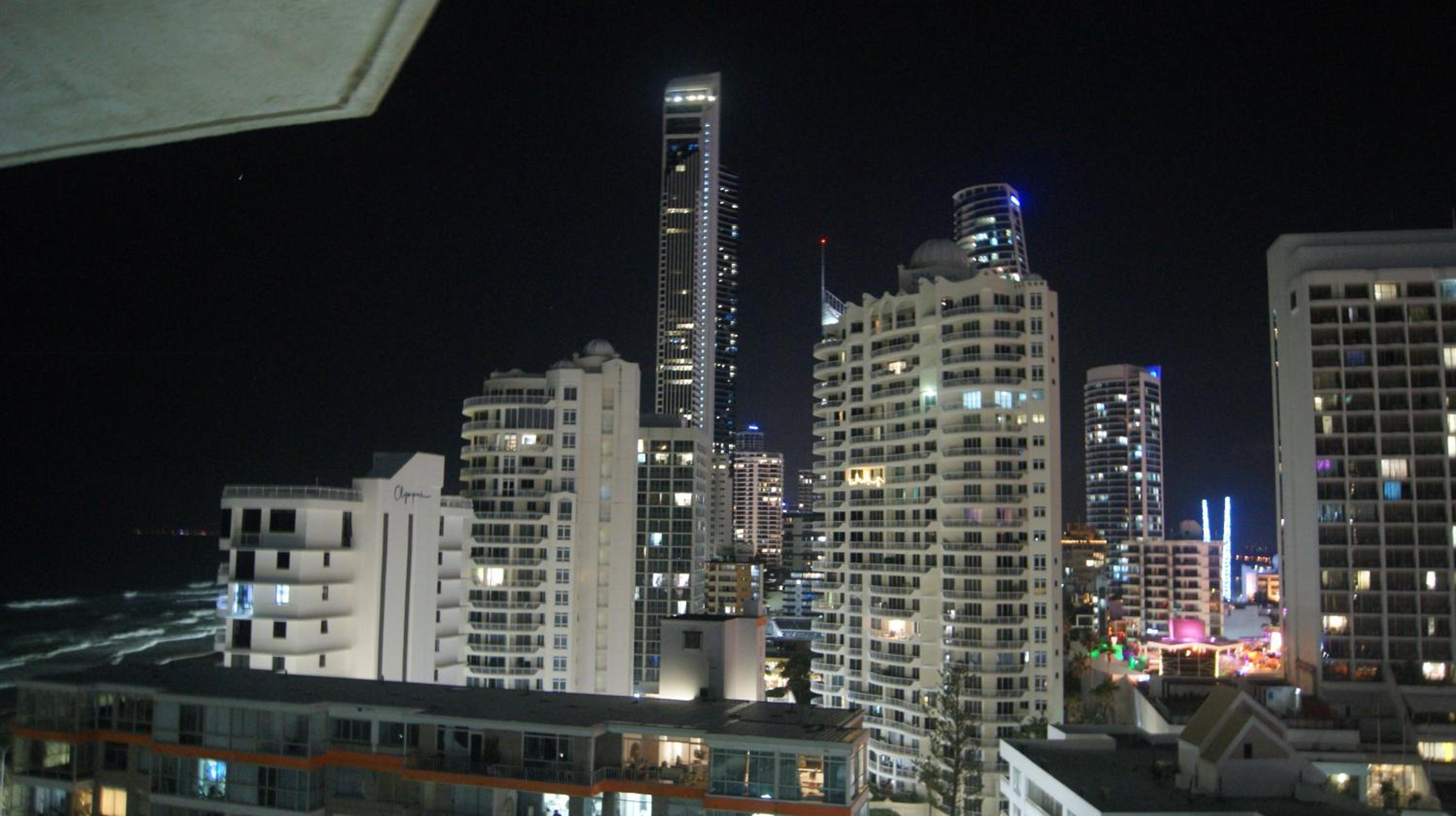 Beachfront & City View, Huge 2 Bedroom Apartment, Imperial Surf Resort