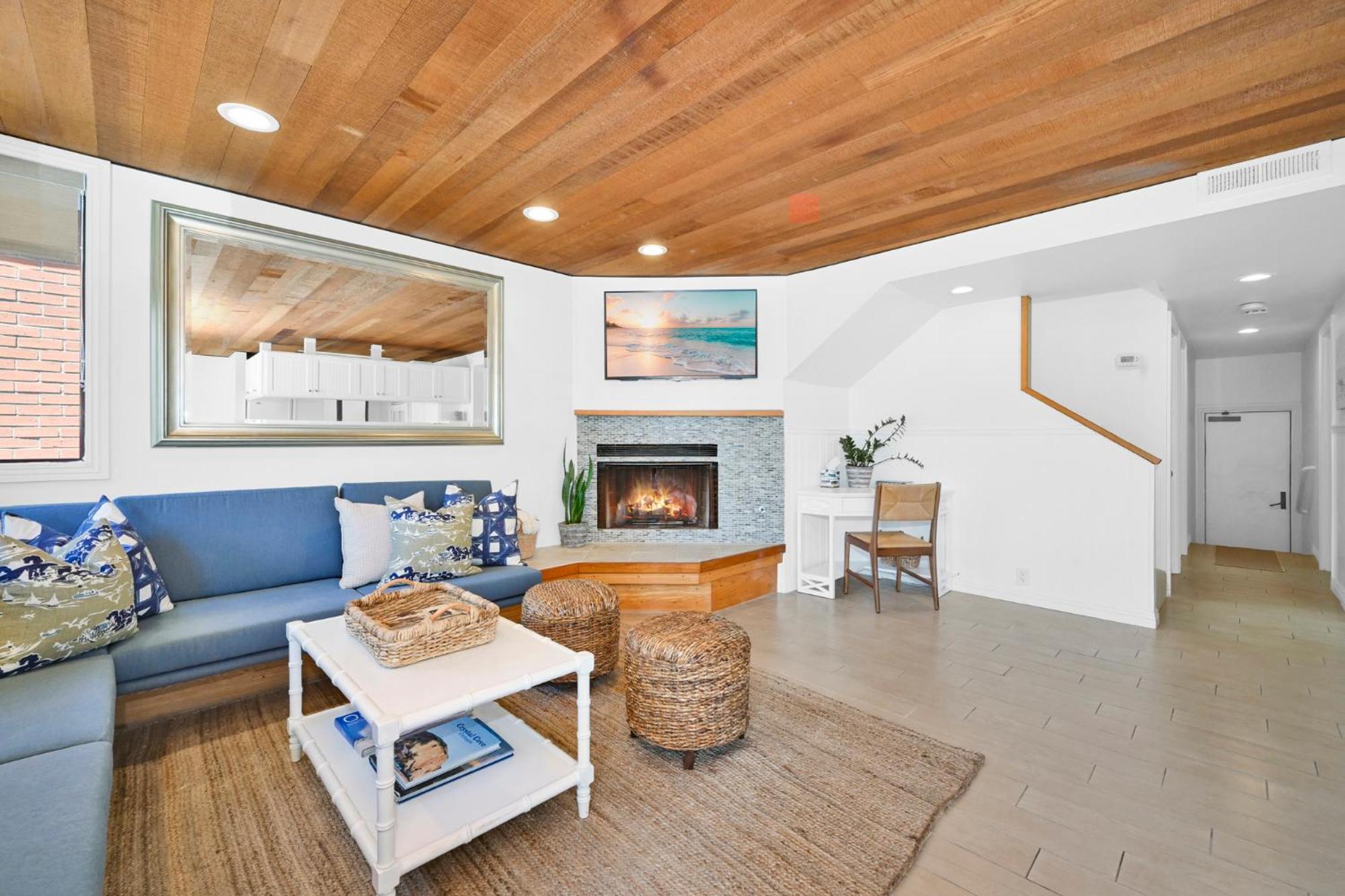 4 bedroom Home in Quiet Neighborhood near Beach view 2