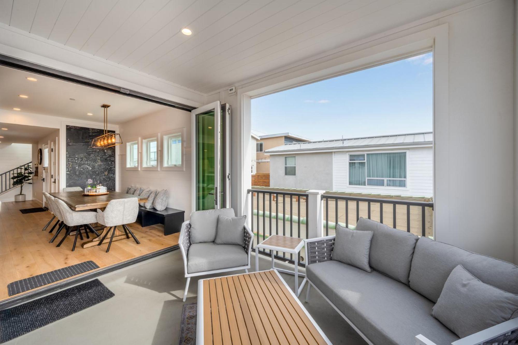 5 Bedroom Luxury Duplex across from the Beach for 11 people view 4