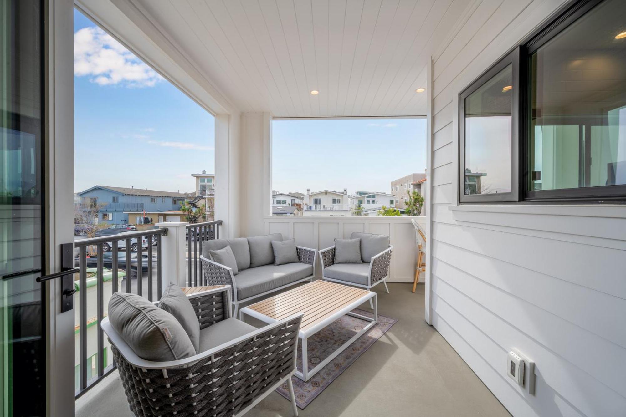 5 Bedroom Luxury Duplex across from the Beach for 11 people view 5