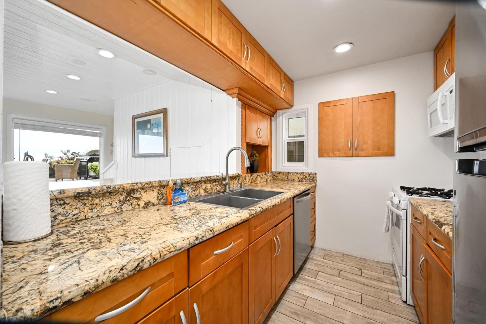 Single Family Home on the Ocean with BEAUTIFUL VIEWS