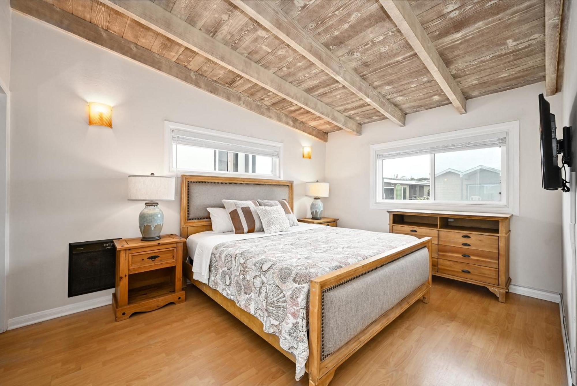 Single Family Home on the Ocean with BEAUTIFUL VIEWS