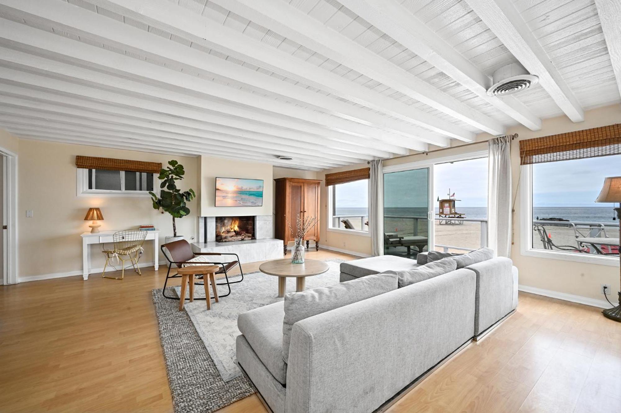 Single Family Home on the Ocean with BEAUTIFUL VIEWS