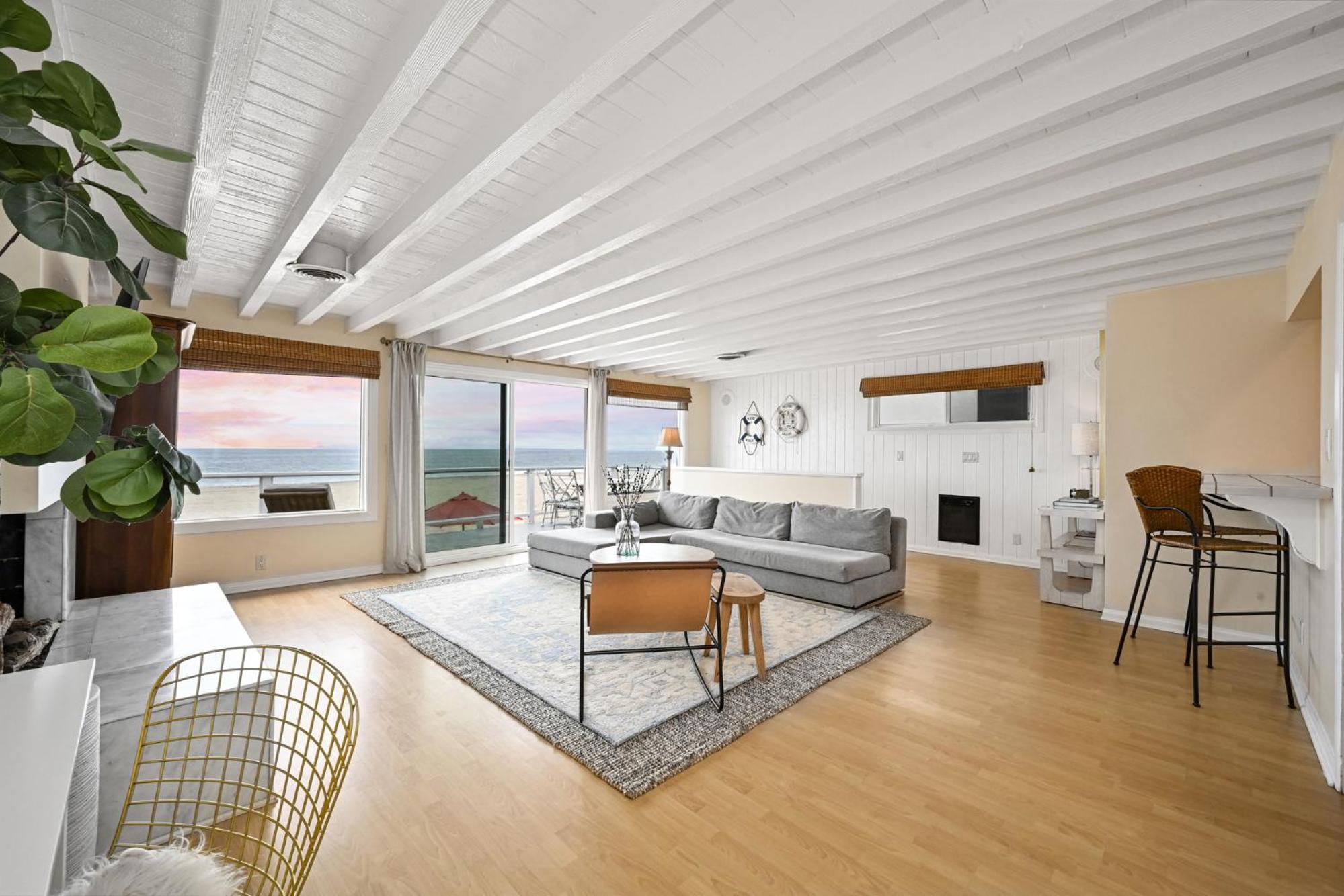 Single Family Home on the Ocean with BEAUTIFUL VIEWS