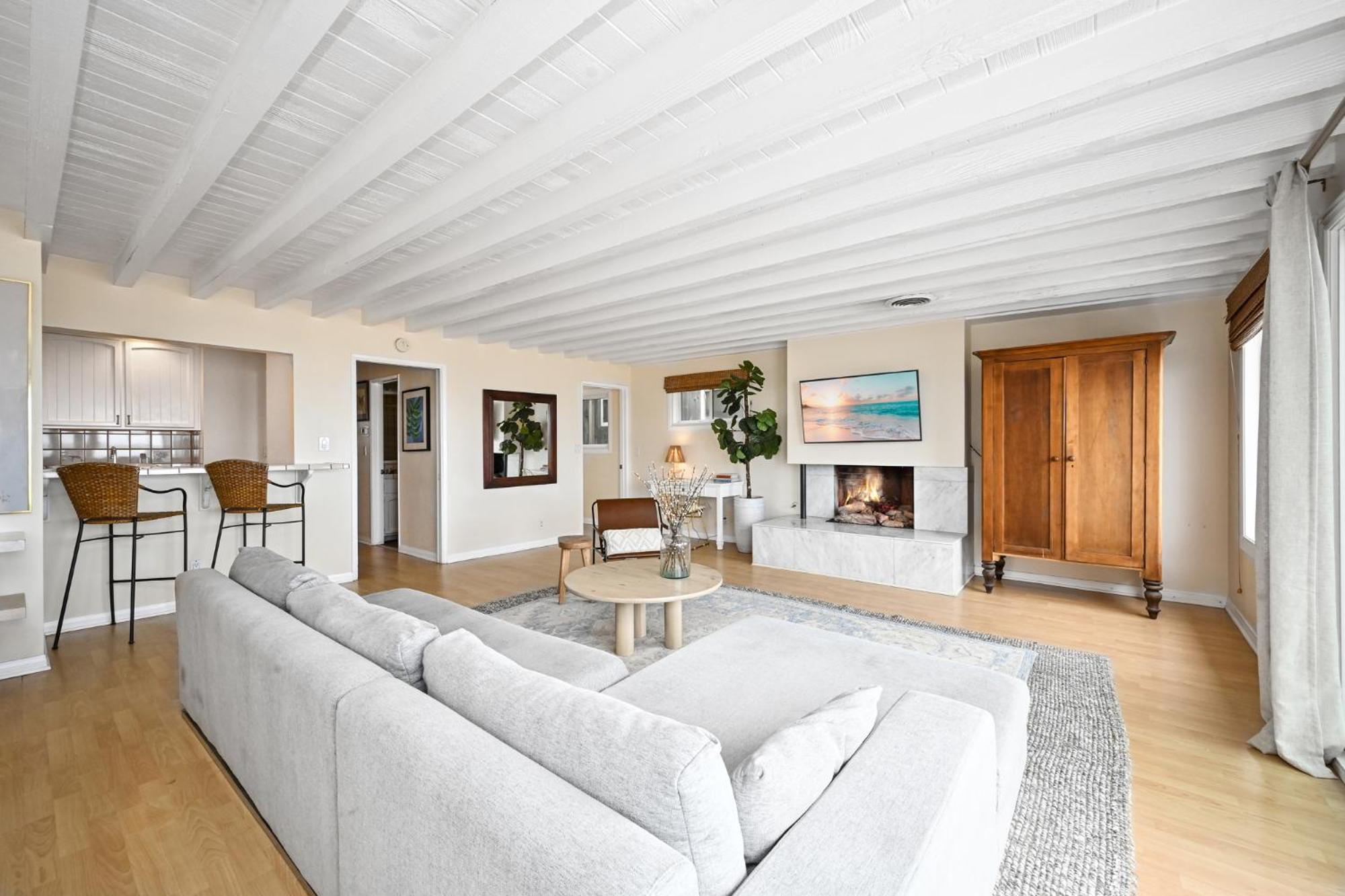 Single Family Home on the Ocean with BEAUTIFUL VIEWS