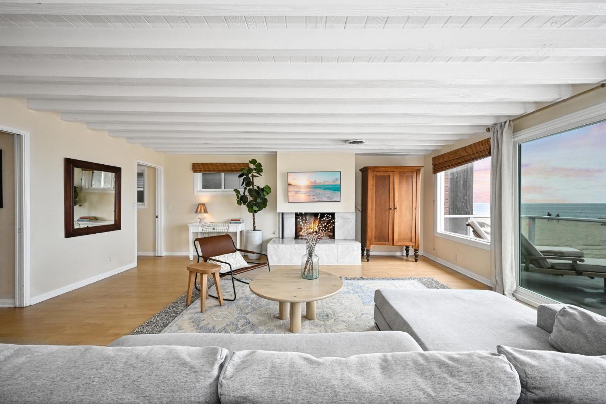 Single Family Home on the Ocean with BEAUTIFUL VIEWS