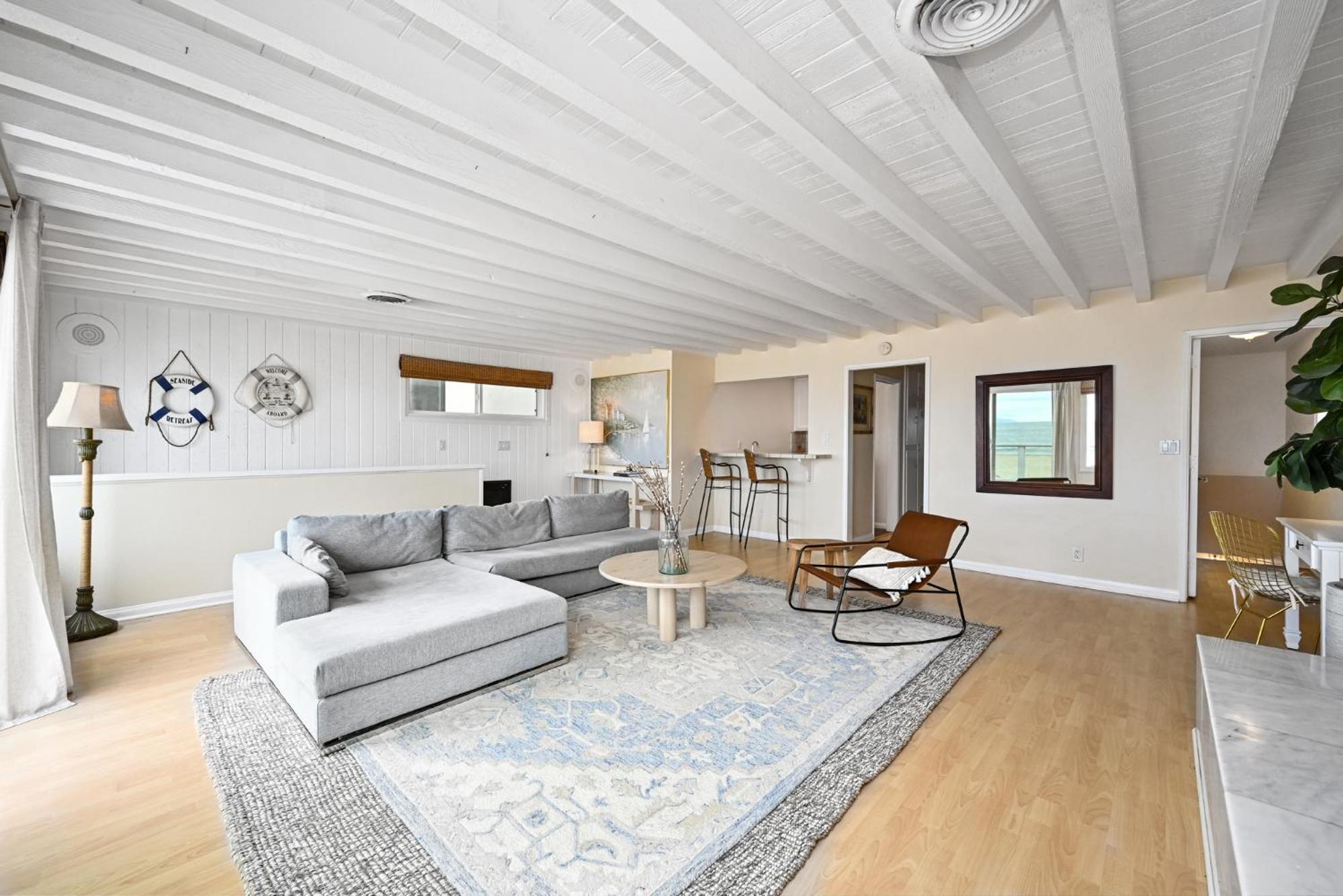 Single Family Home on the Ocean with BEAUTIFUL VIEWS
