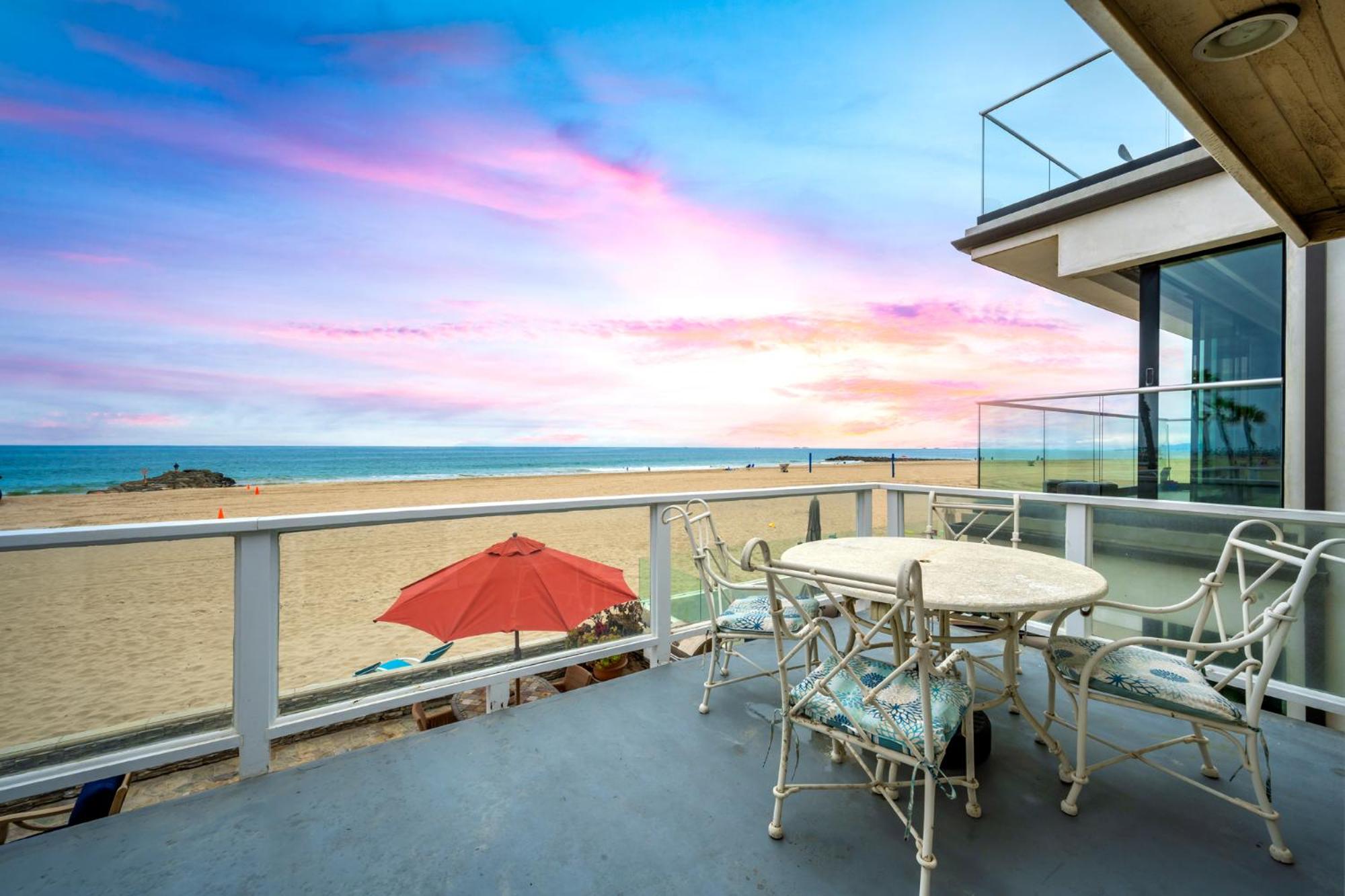 Single Family Home on the Ocean with BEAUTIFUL VIEWS