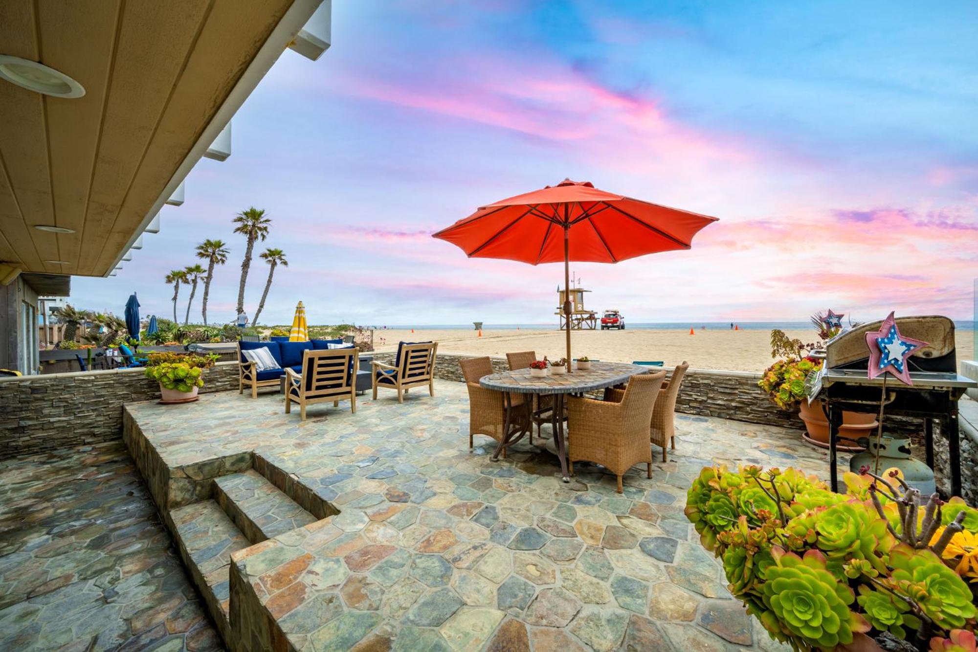Single Family Home on the Ocean with BEAUTIFUL VIEWS