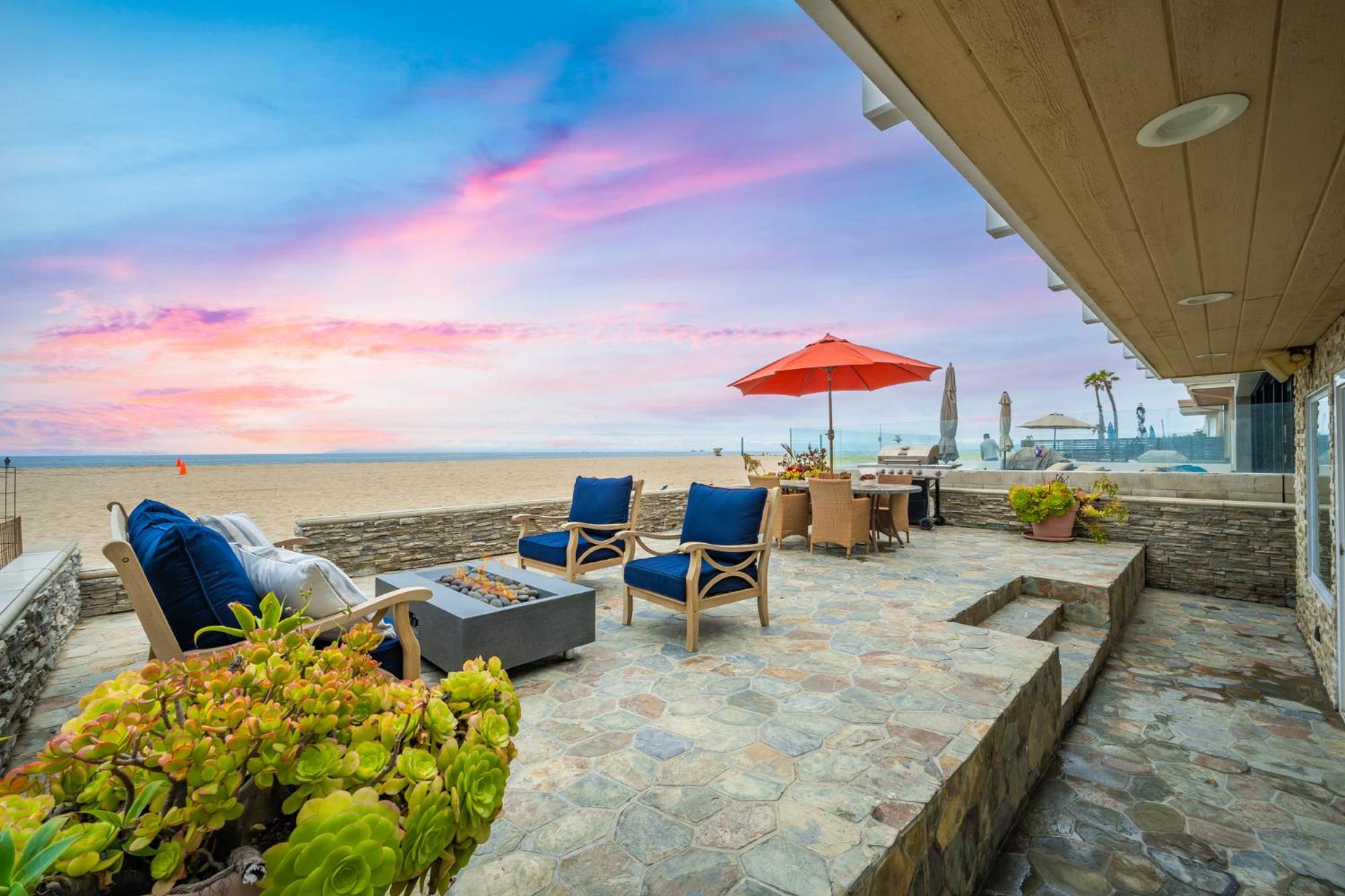 Single Family Home on the Ocean with BEAUTIFUL VIEWS
