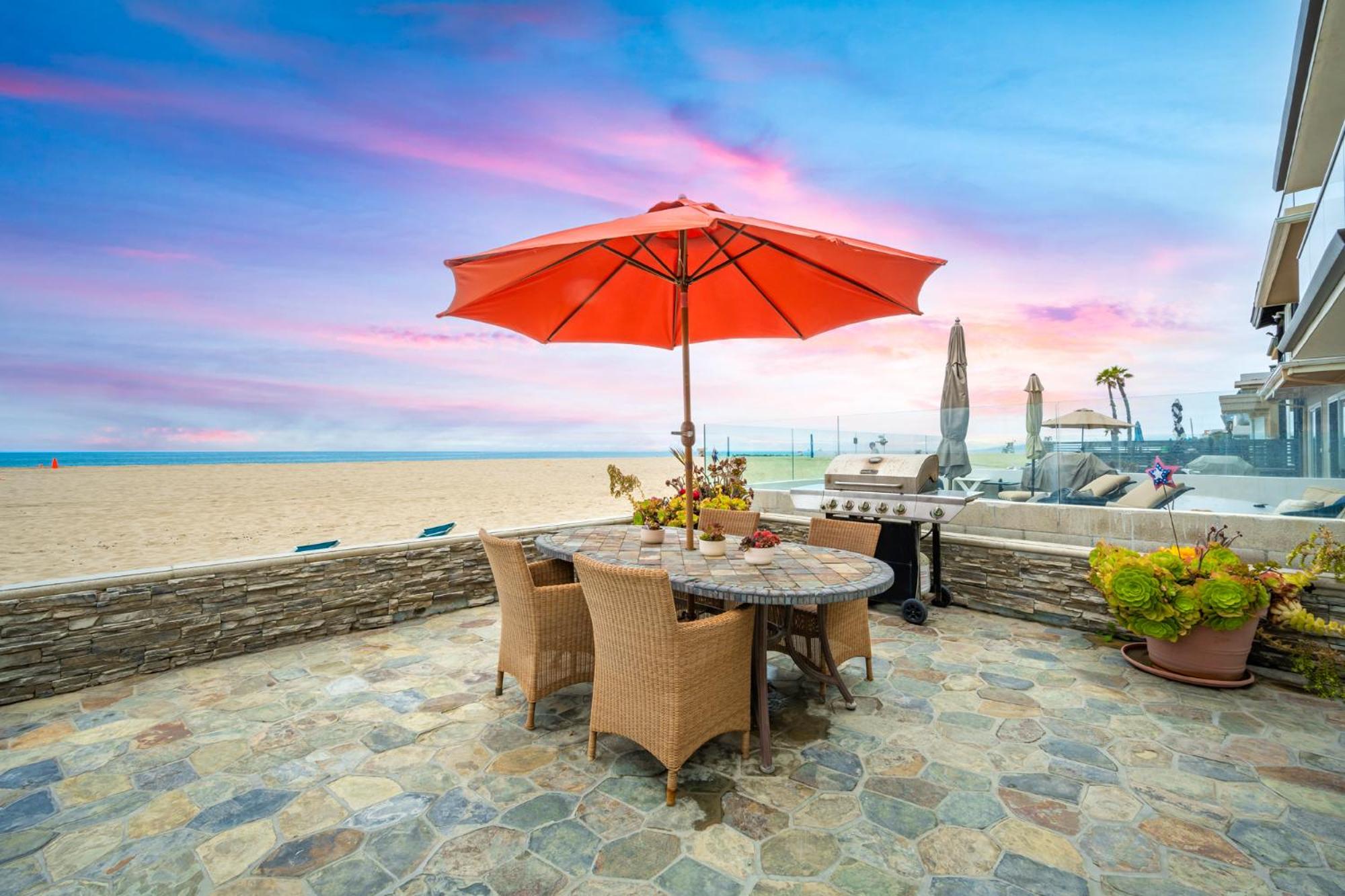 Single Family Home on the Ocean with BEAUTIFUL VIEWS