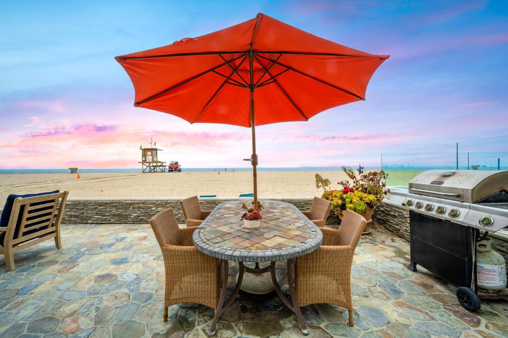 Single Family Home on the Ocean with BEAUTIFUL VIEWS