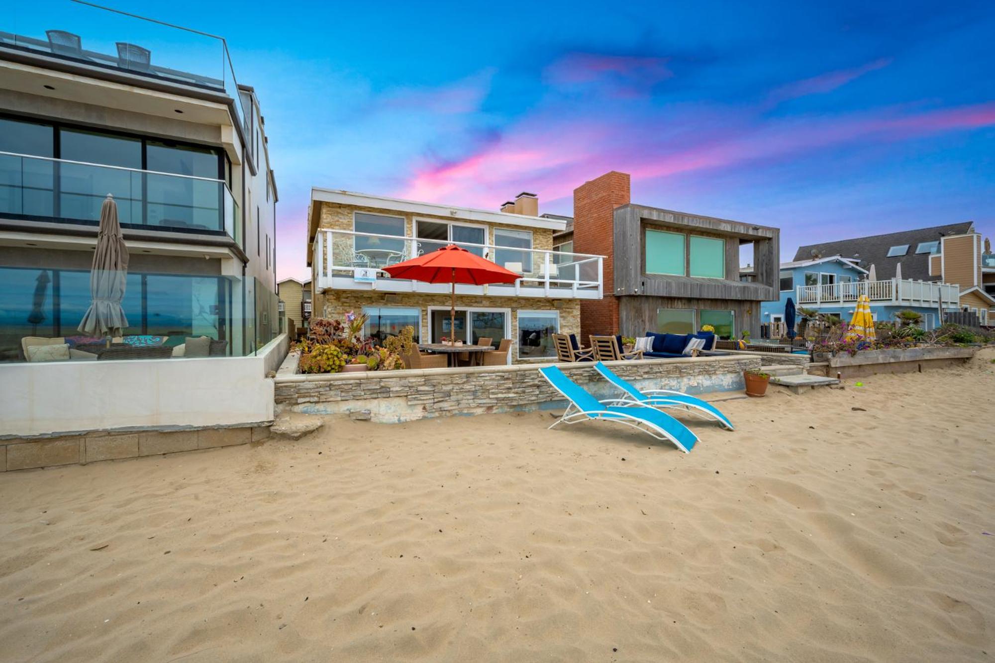 Single Family Home on the Ocean with BEAUTIFUL VIEWS