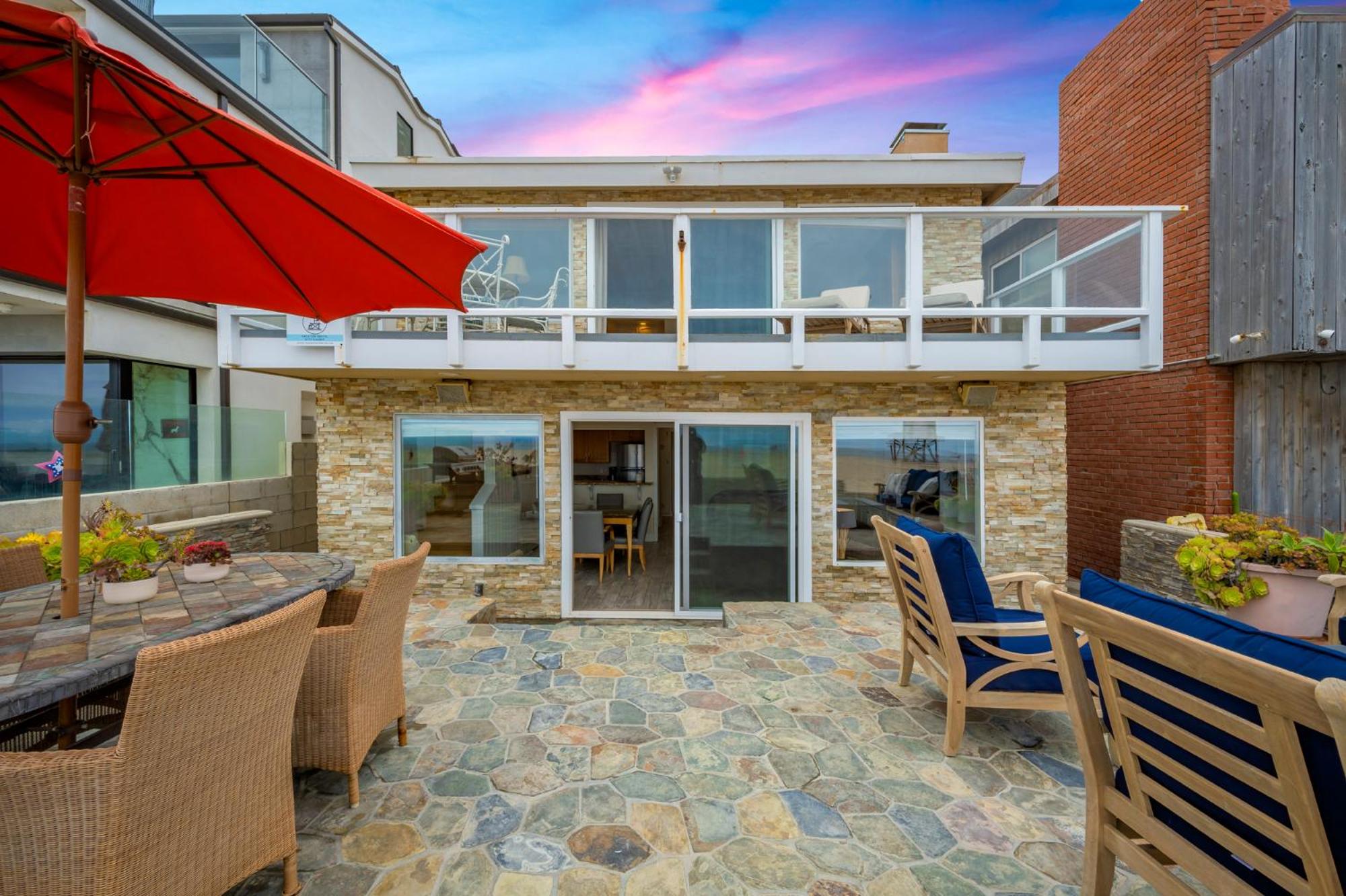 Single Family Home on the Ocean with BEAUTIFUL VIEWS