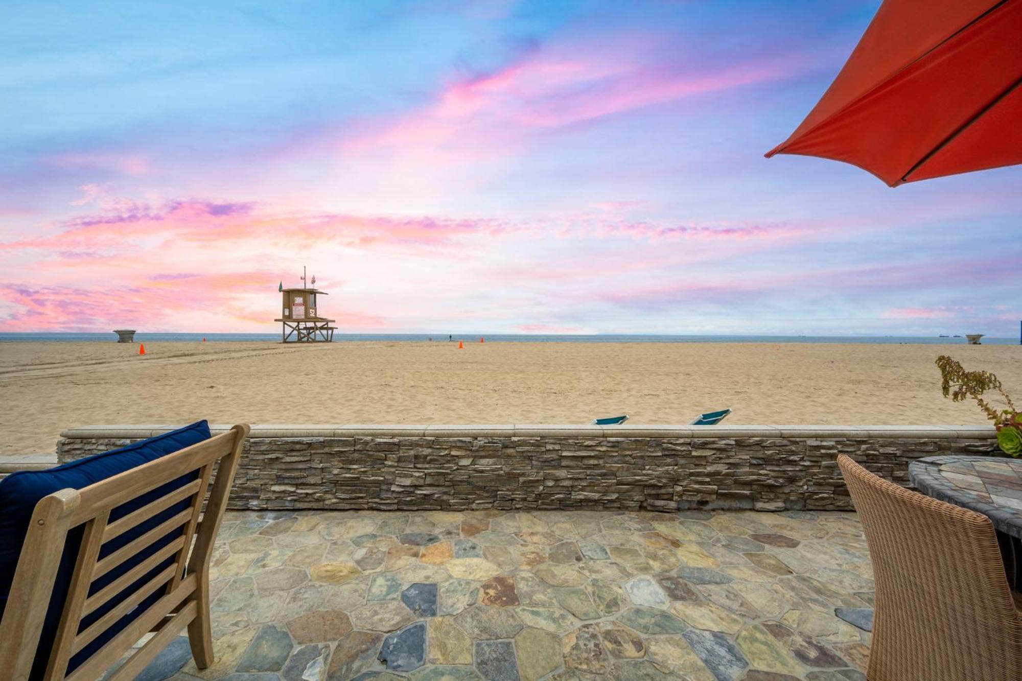 Single Family Home on the Ocean with BEAUTIFUL VIEWS
