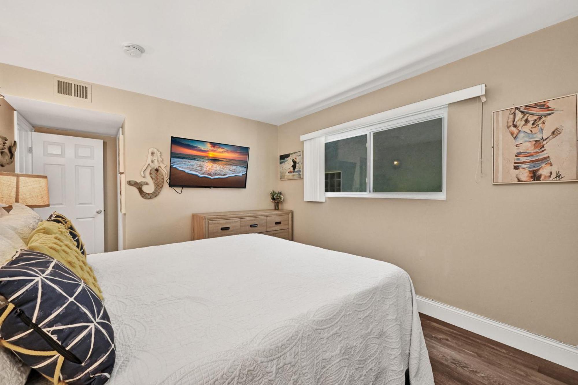 Giant Beachfront Home with Parking near the Pier view 3