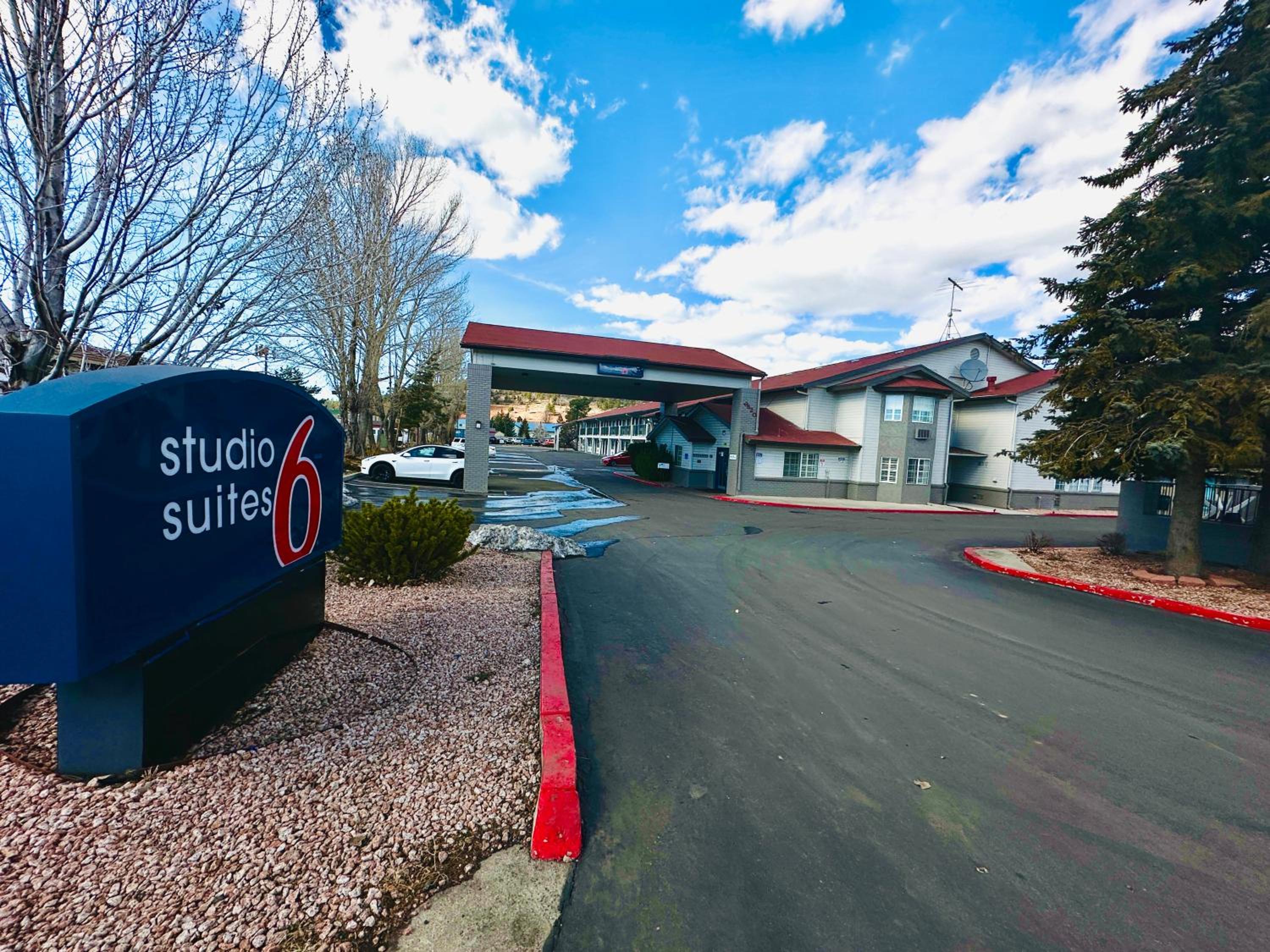Hotel Studio 6 Suites Flagstaff AZ - Image 1