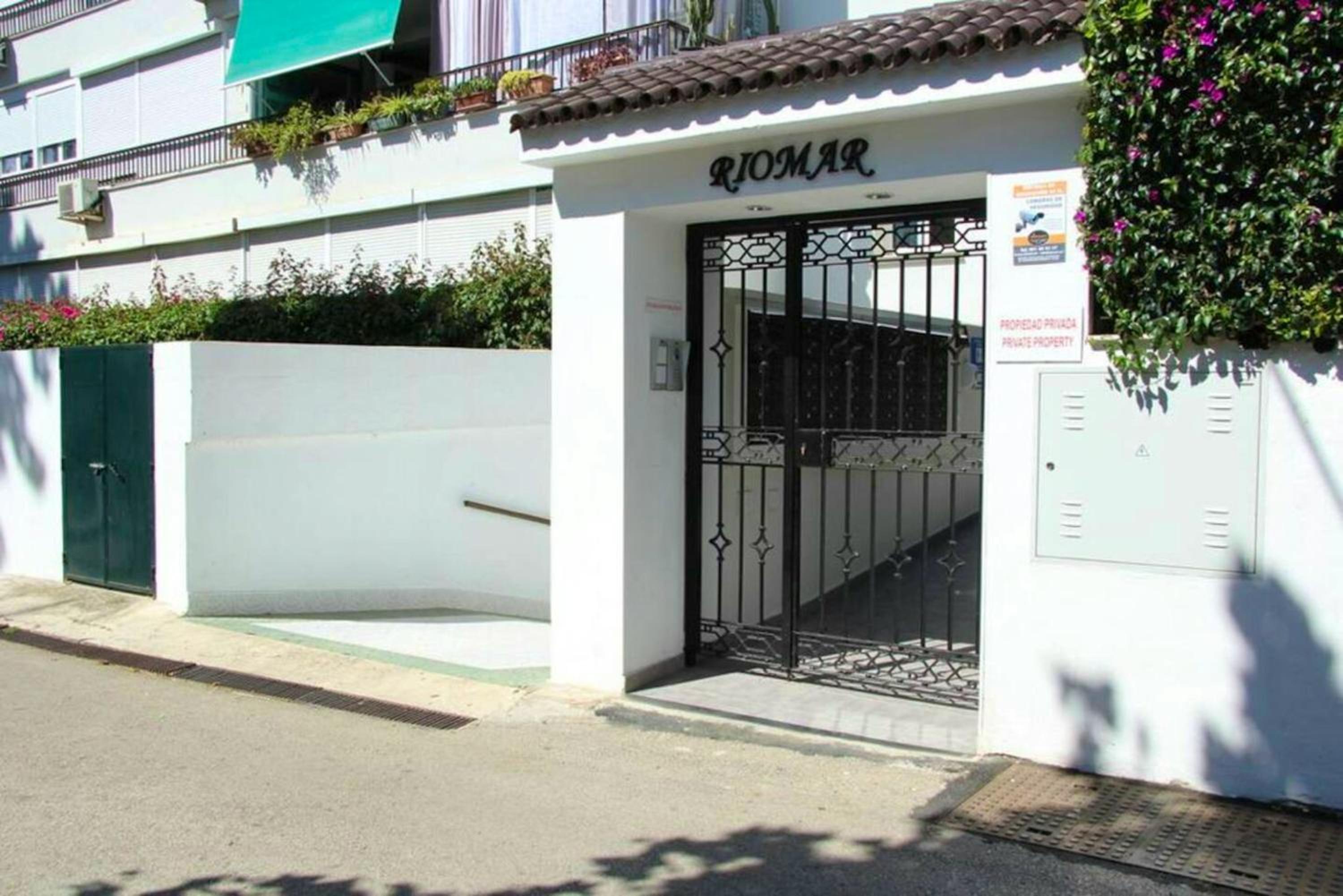 Charming Apartment in Puerto Banus Marbella with Pool