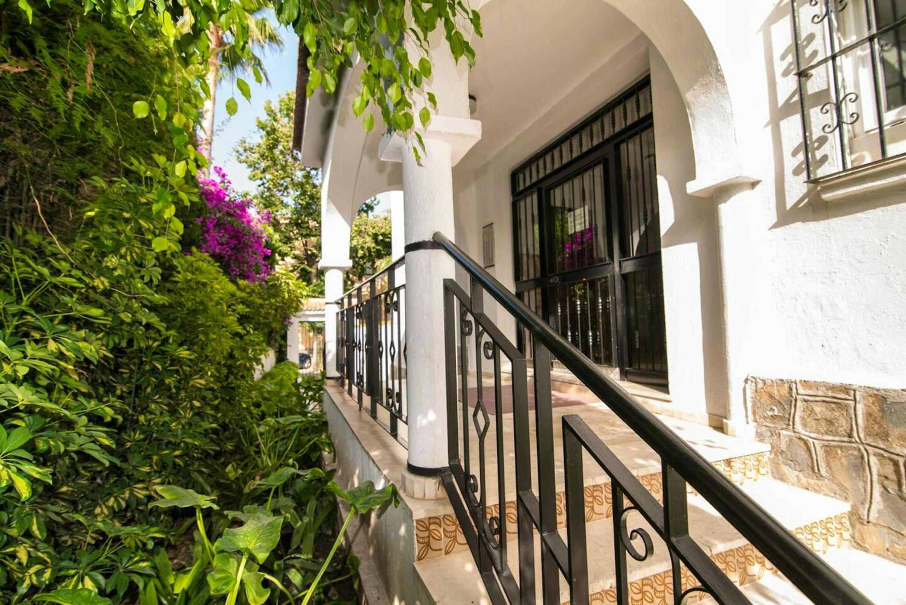 Charming Apartment in Puerto Banus Marbella with Pool