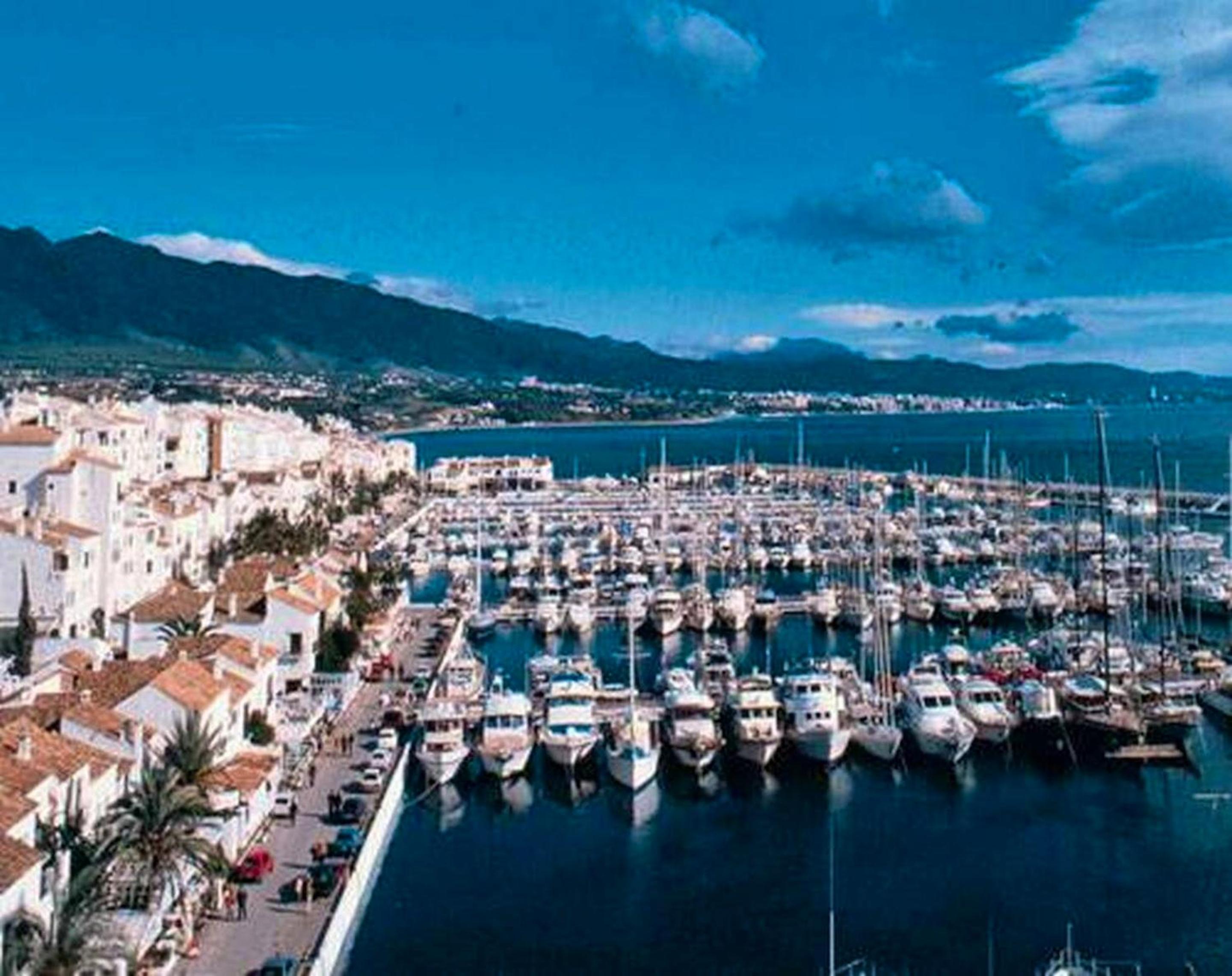 Charming Apartment in Puerto Banus Marbella with Pool