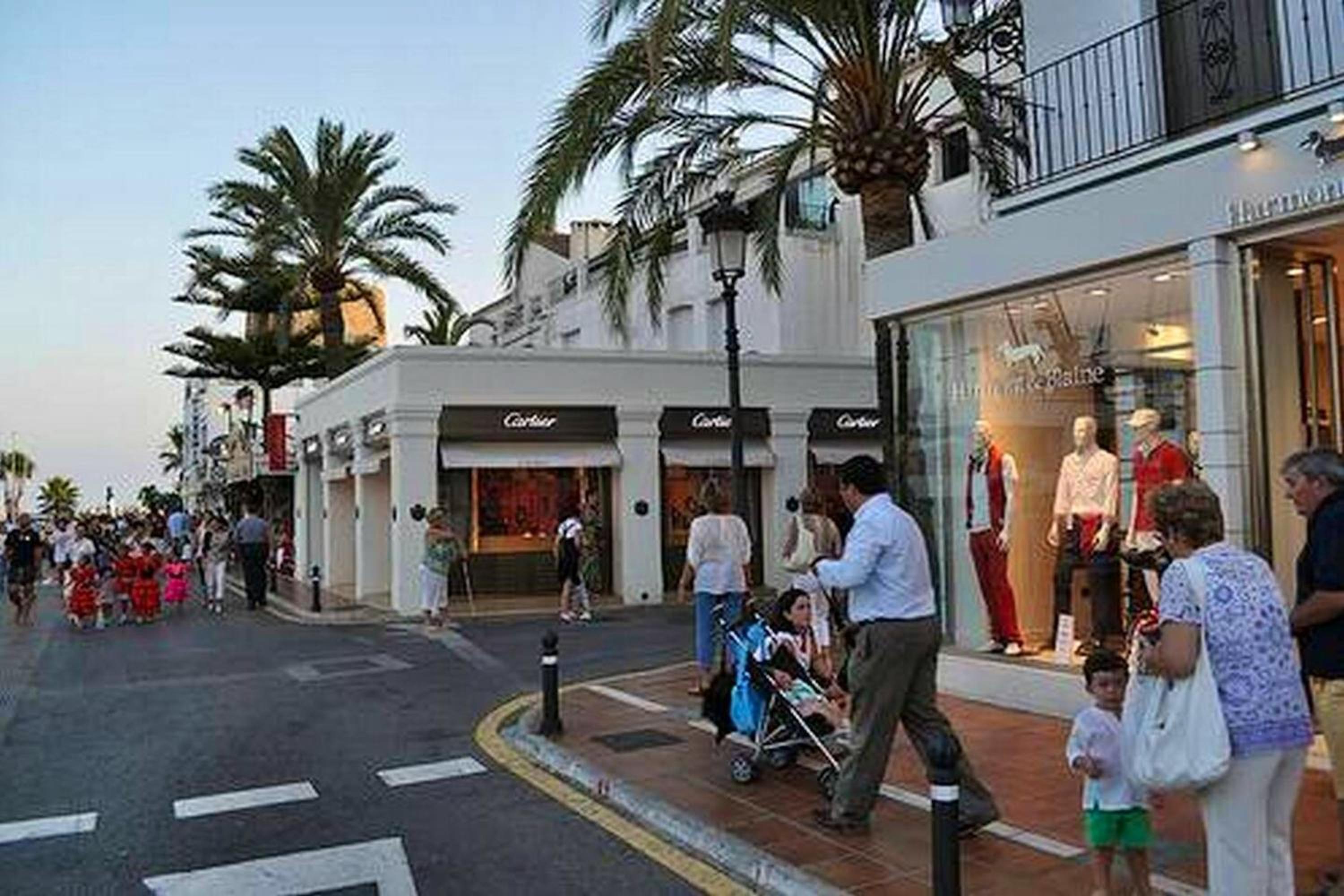 Charming Apartment in Puerto Banus Marbella with Pool