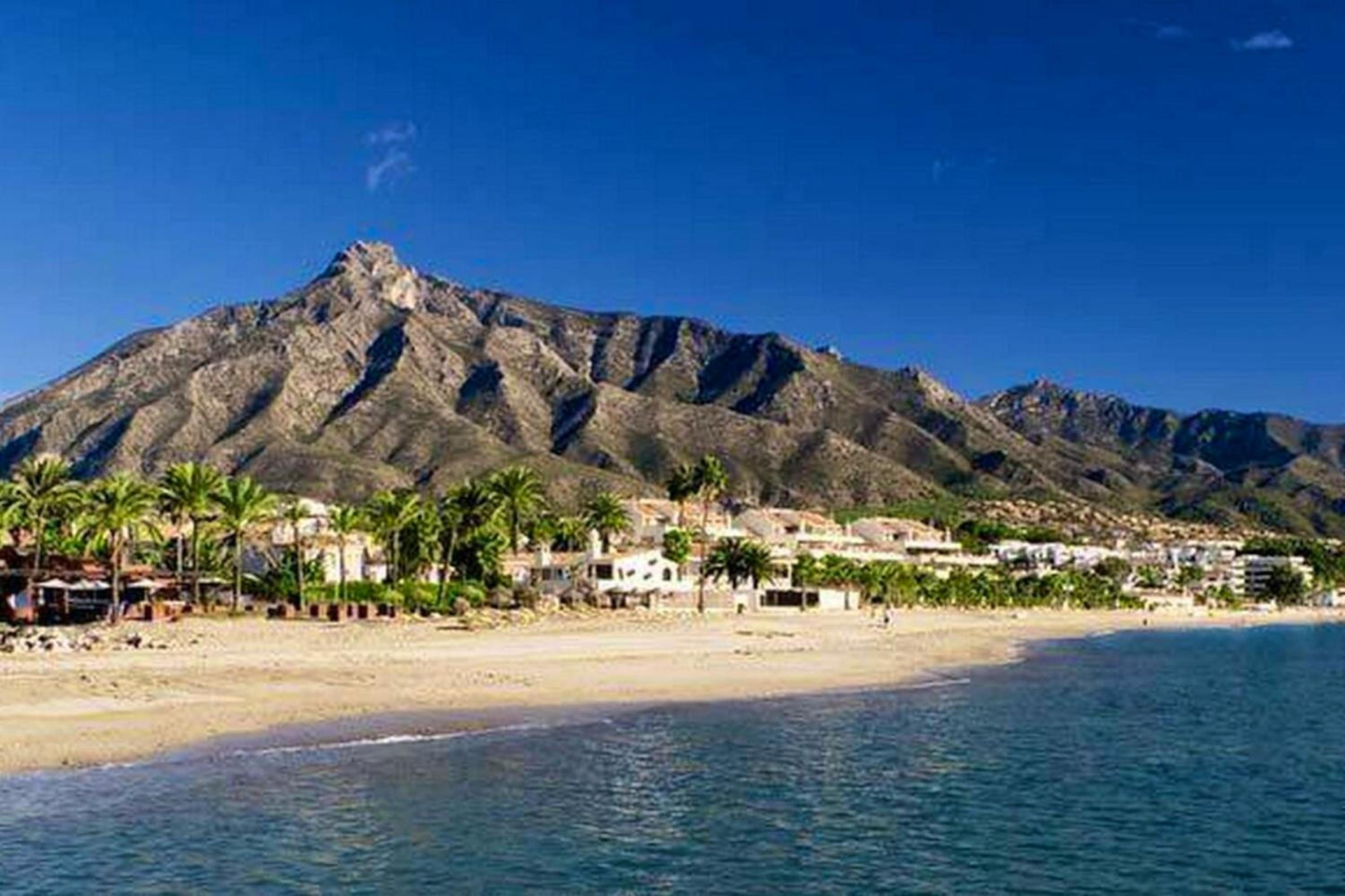 Charming Apartment in Puerto Banus Marbella with Pool