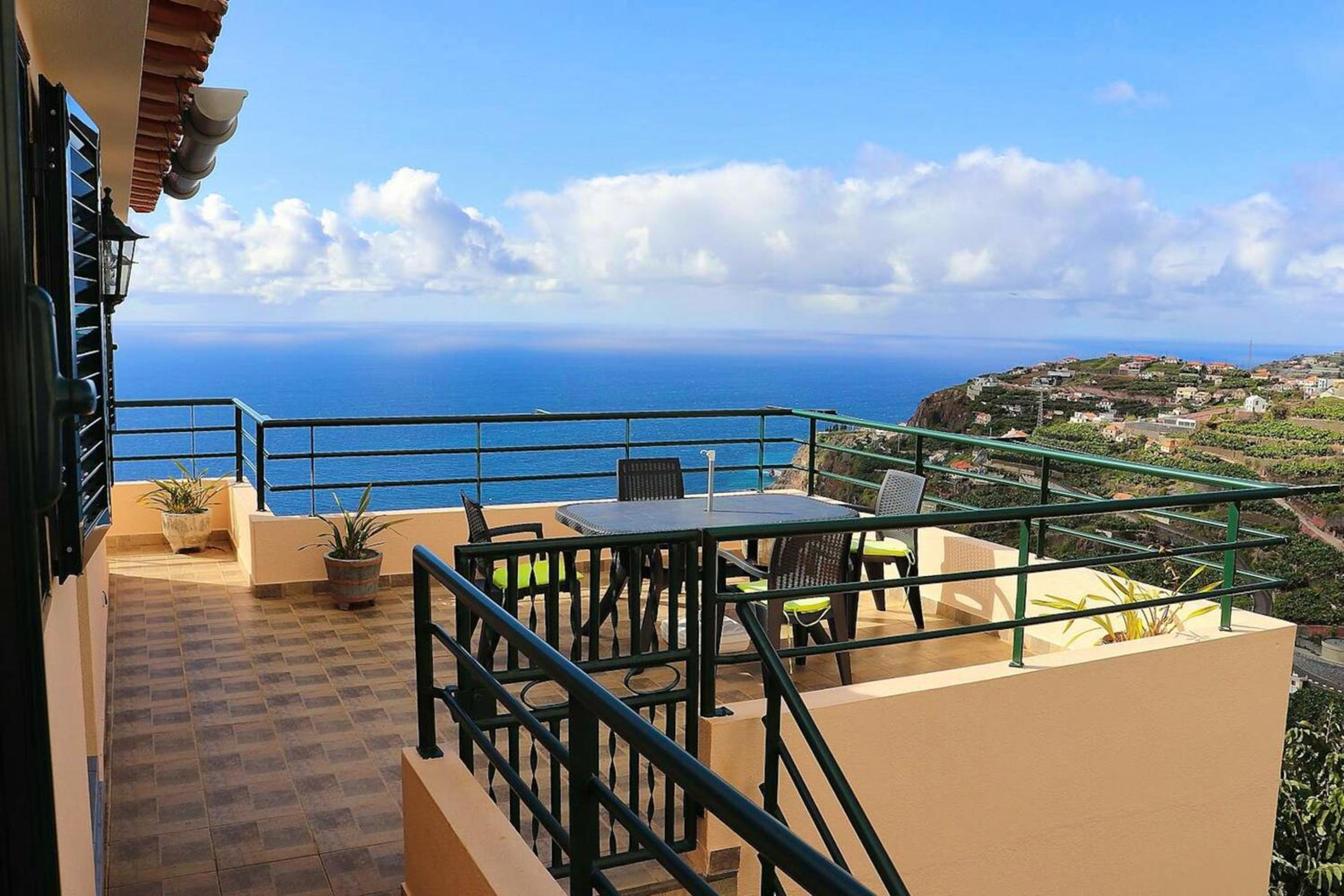 Charming house in Ribeira Brava with a sunny terrace