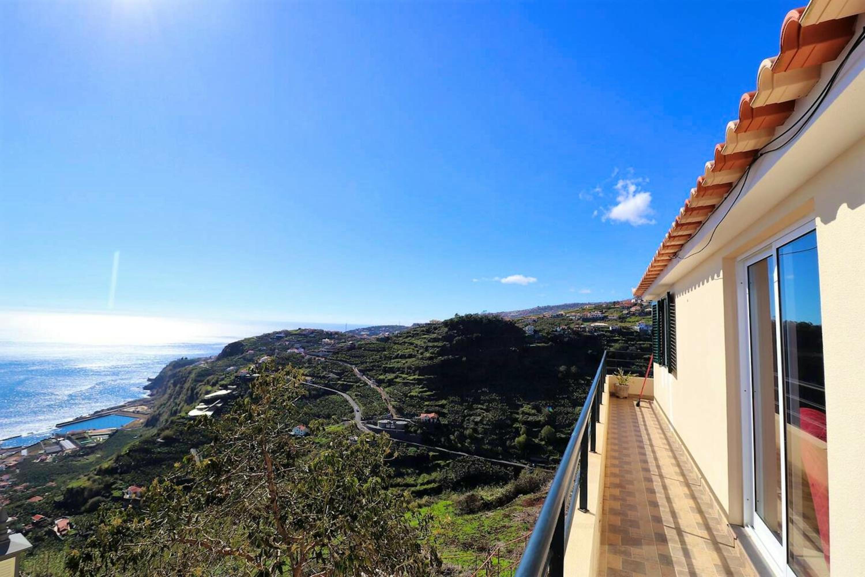 Charming house in Ribeira Brava with a sunny terrace