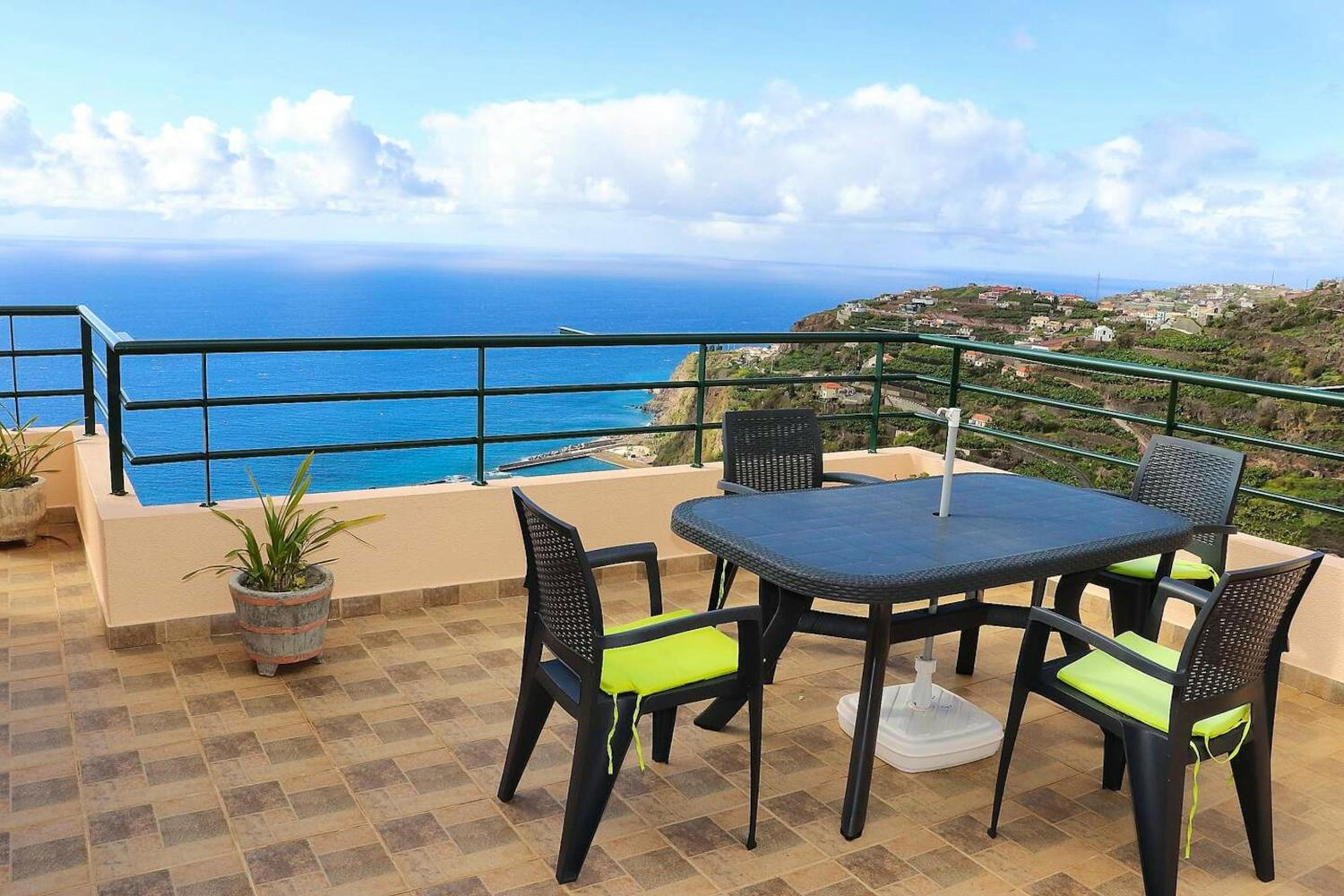 Charming house in Ribeira Brava with a sunny terrace